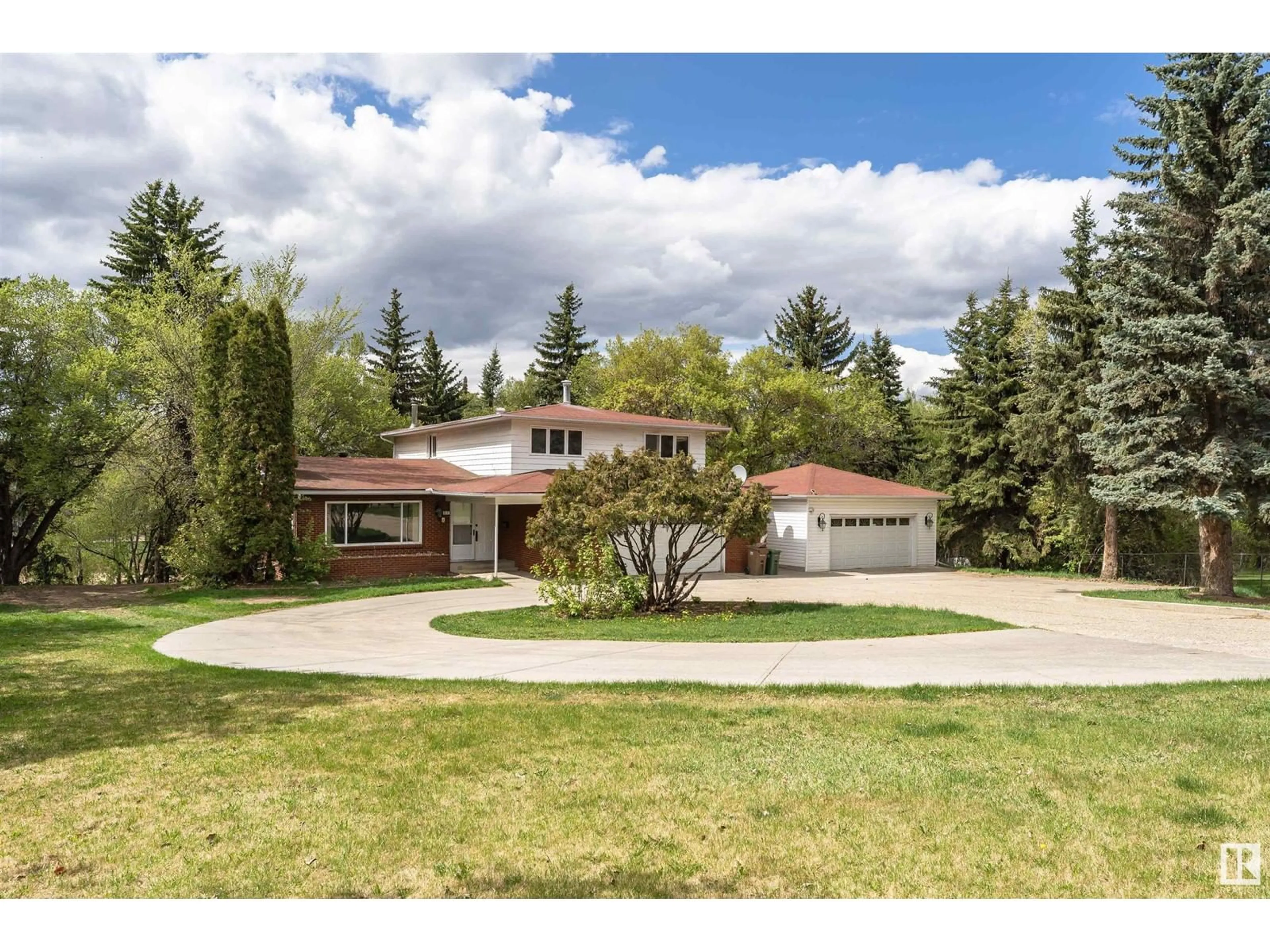 A pic from outside/outdoor area/front of a property/back of a property/a pic from drone, street for 57 STURGEON RD, St. Albert Alberta T8N0E8