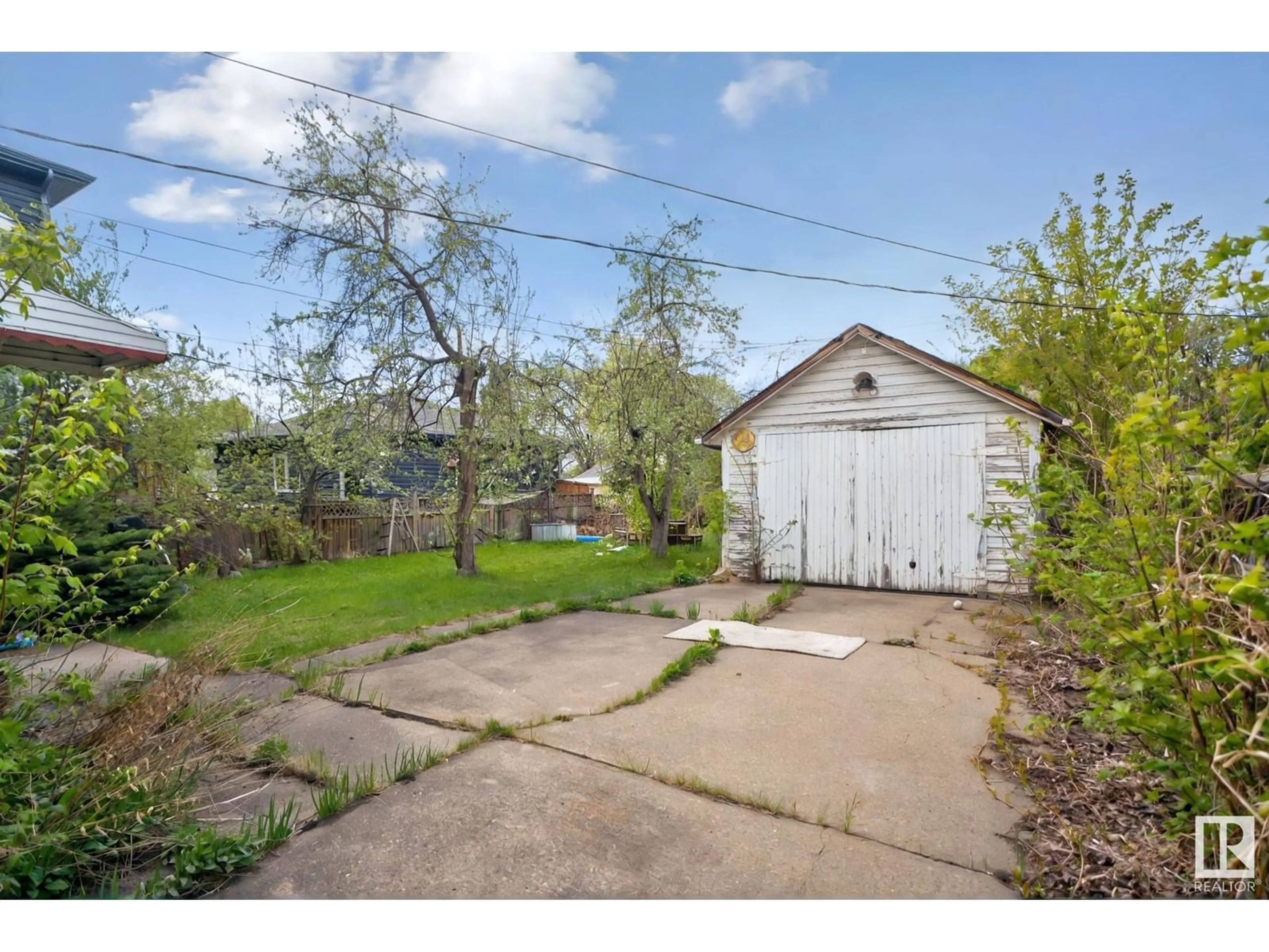 Shed for 12330 91 ST, Edmonton Alberta T5B4C5