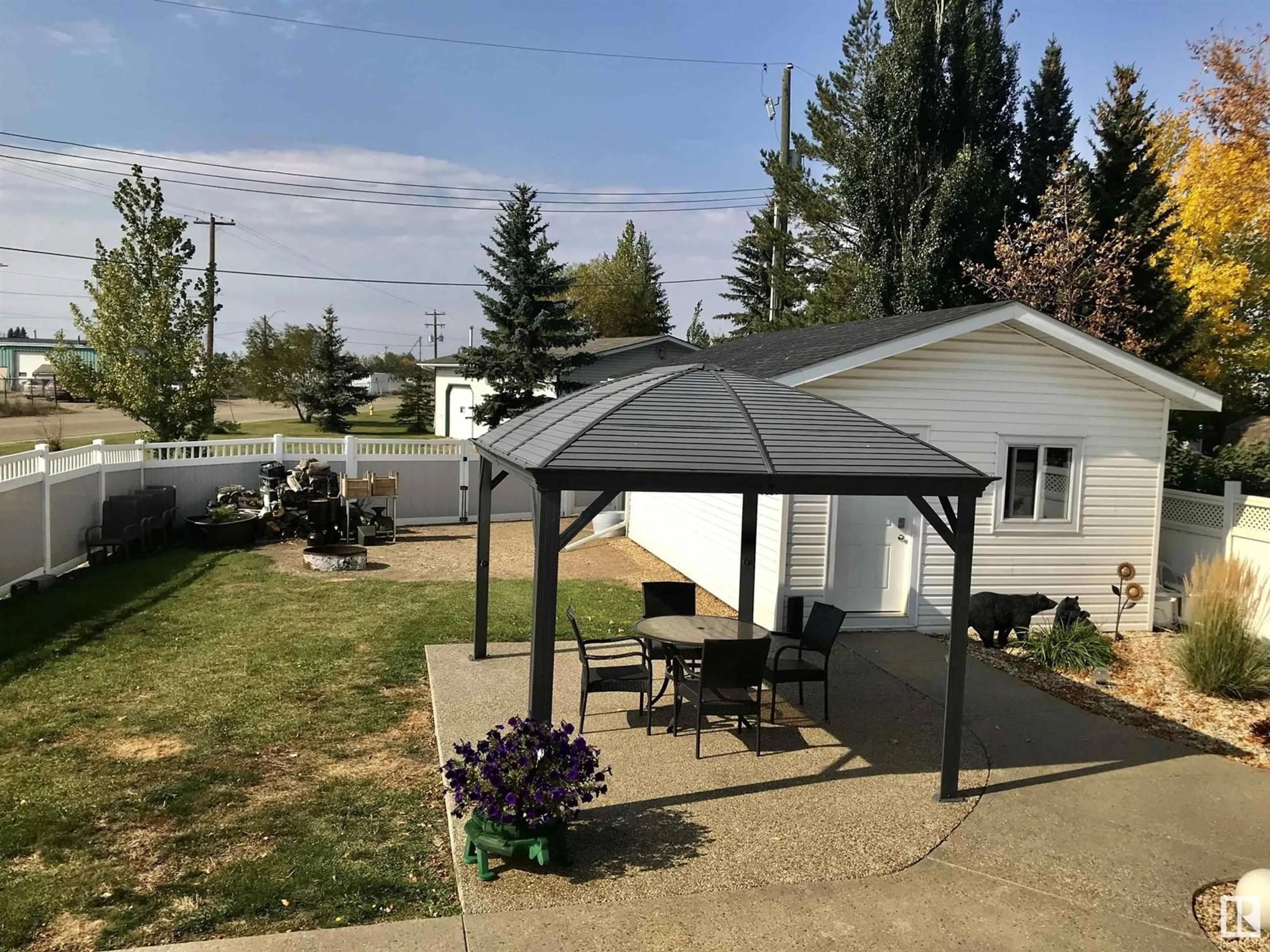Patio, unknown for 5806 57 ST, Vegreville Alberta T9C1J1