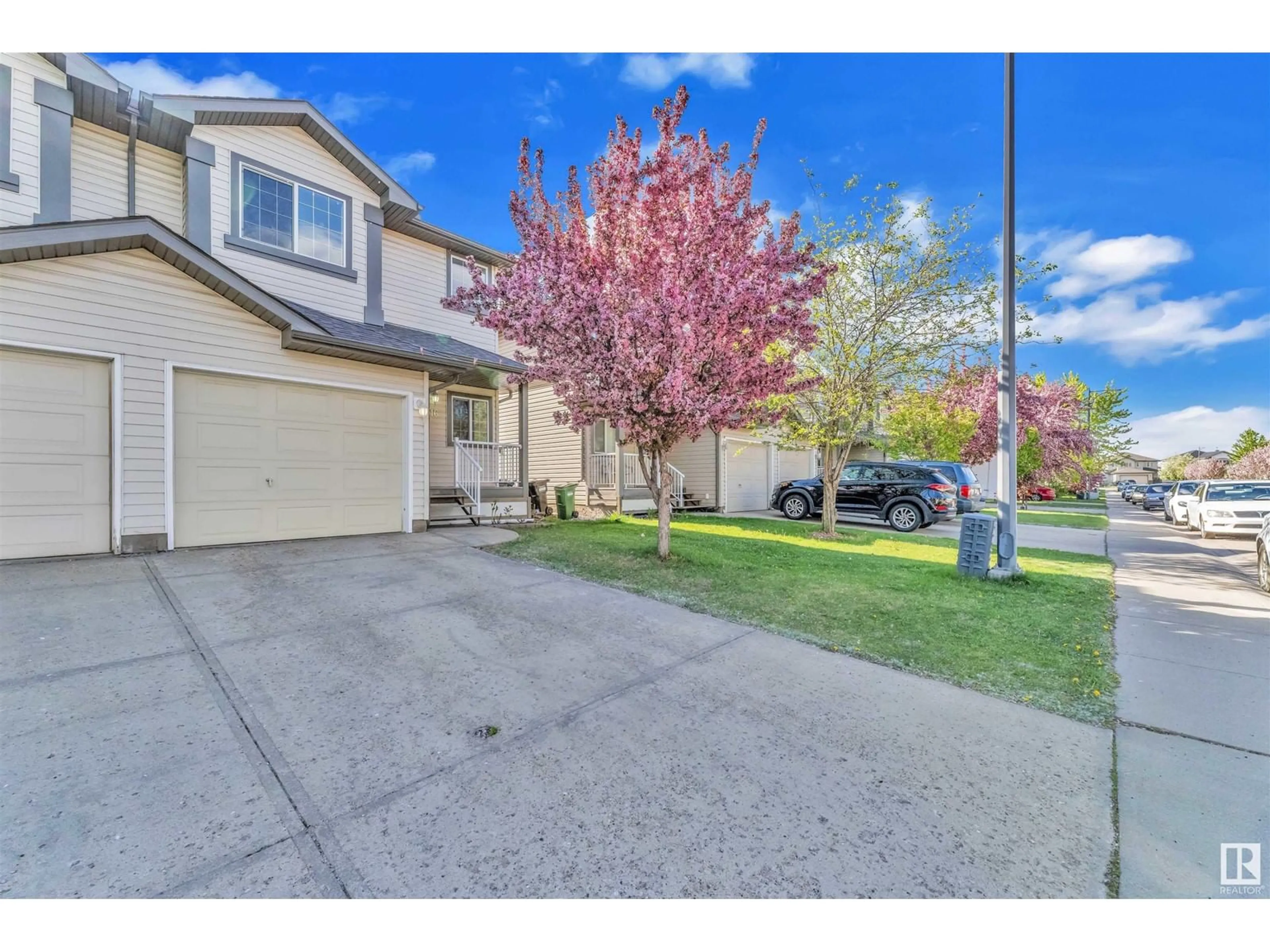 A pic from outside/outdoor area/front of a property/back of a property/a pic from drone, street for 716 83 ST, Edmonton Alberta T6X1L7