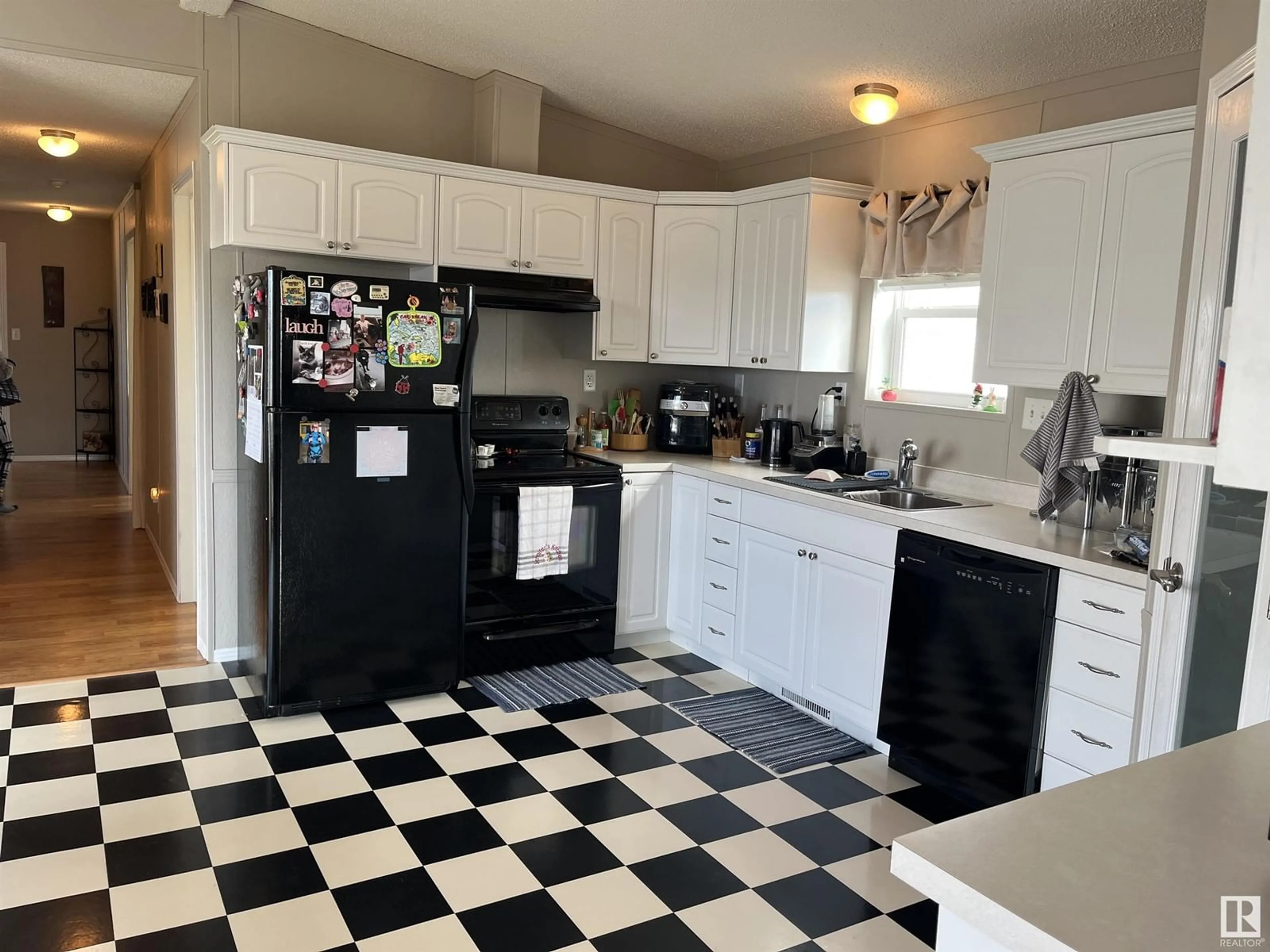 Unknown for 76 WOOD&GARDEN ES, Vegreville Alberta T9C1E8