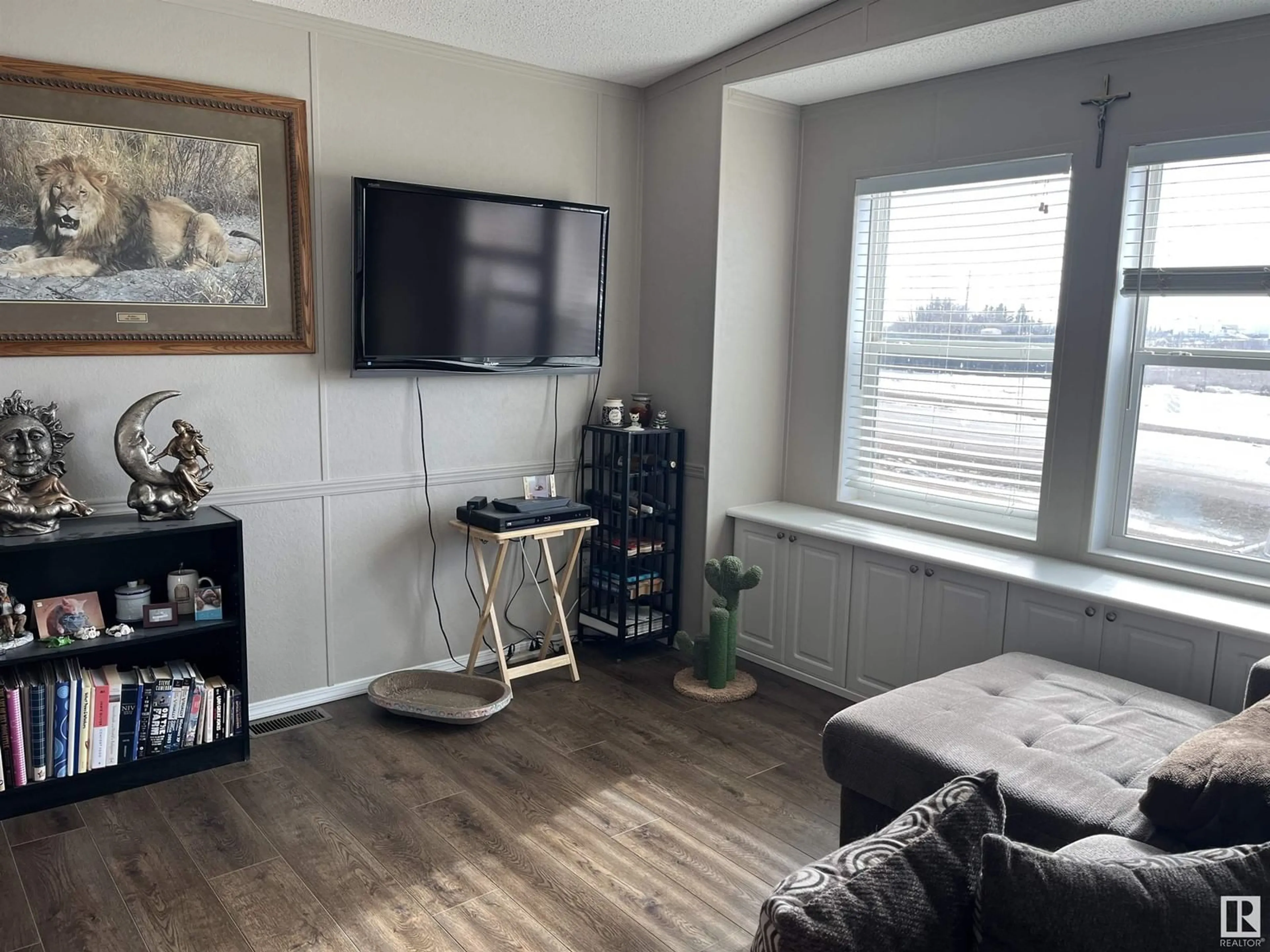 Living room with furniture, unknown for 76 WOOD&GARDEN ES, Vegreville Alberta T9C1E8