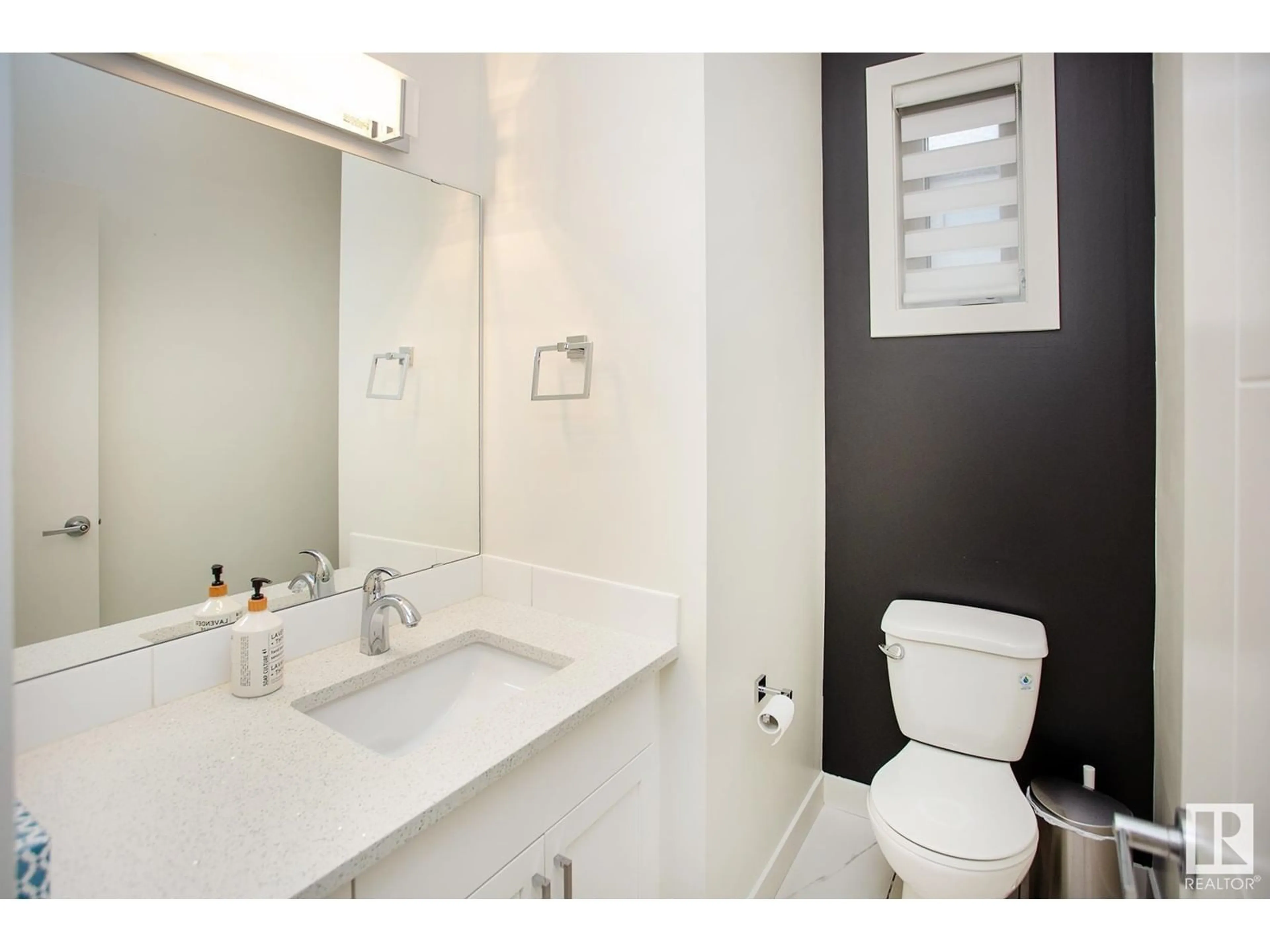 Standard bathroom, ceramic/tile floor for #3 - 15530 90 AV, Edmonton Alberta T5R1Y7