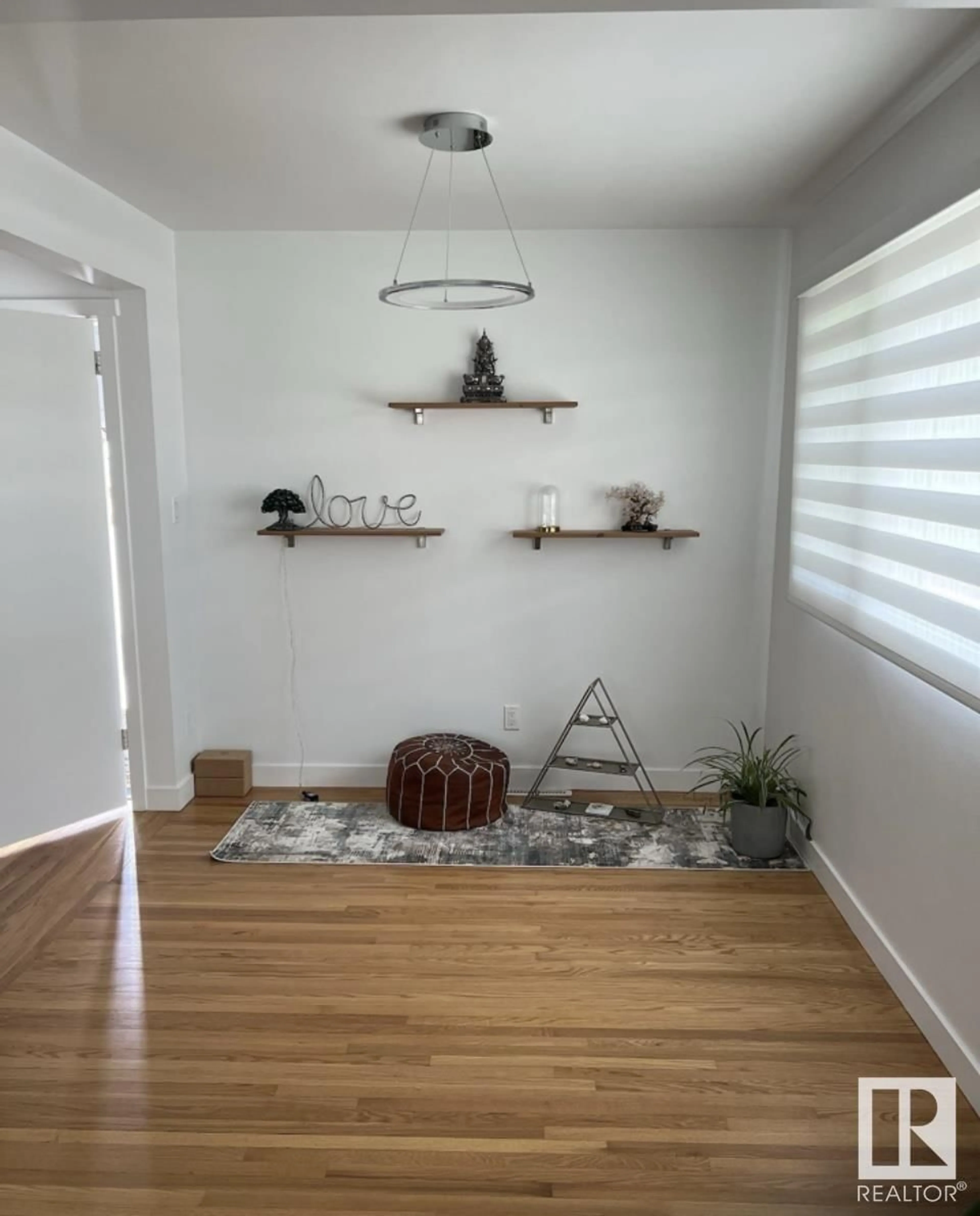 Indoor entryway for NW - 8528 64 AV, Edmonton Alberta T6E0H3