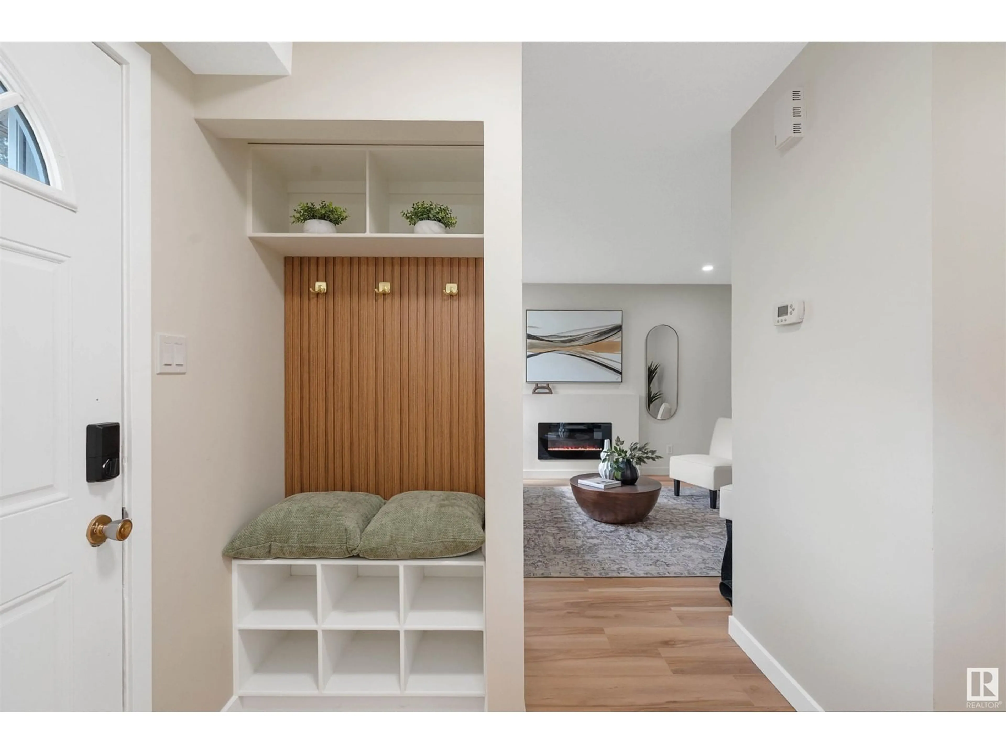 Indoor entryway for 62 WILLOWDALE PL, Edmonton Alberta T5T1Z4