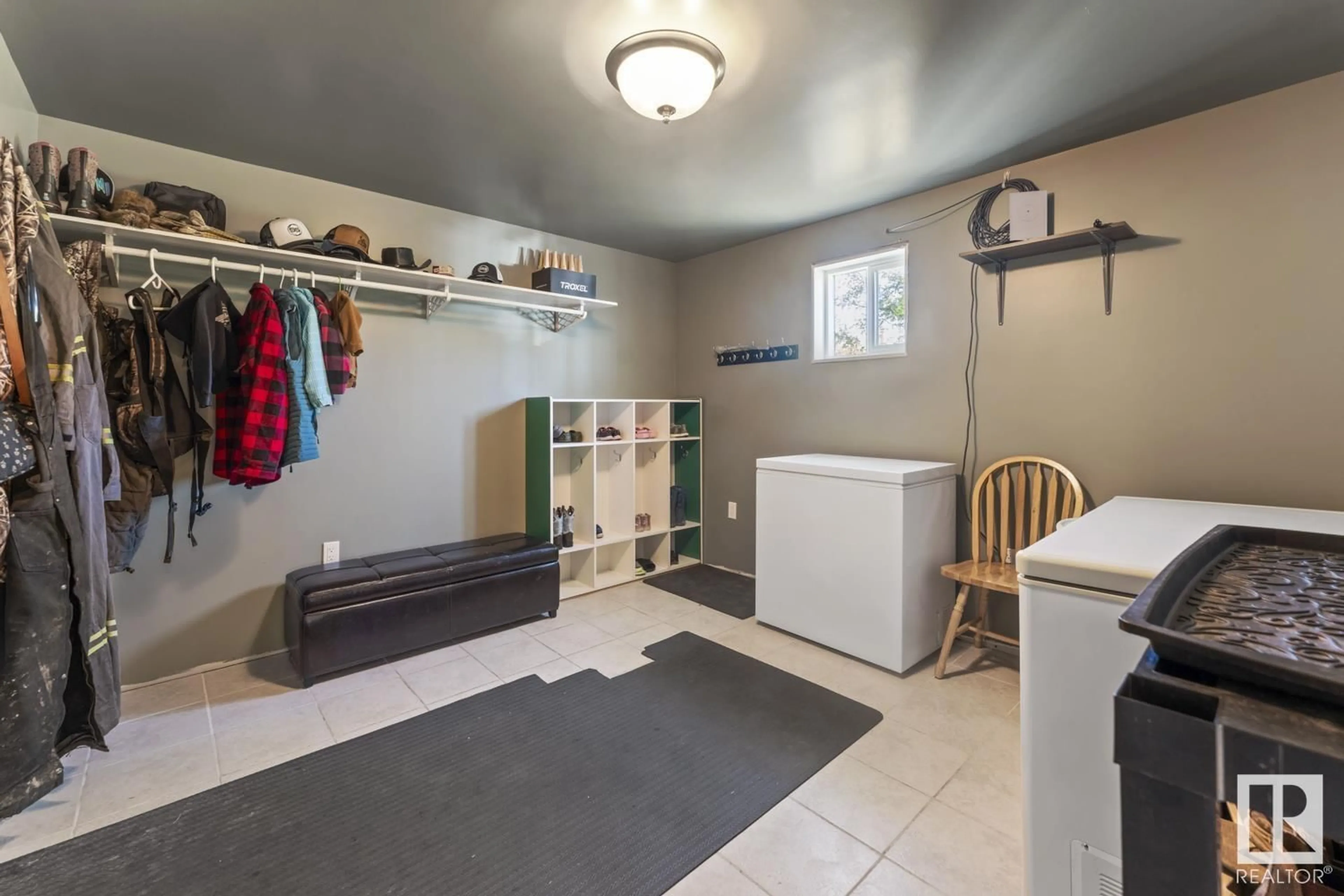 Laundry room for 60313 657 HI, Rural Bonnyville M.D. Alberta T9N2J6