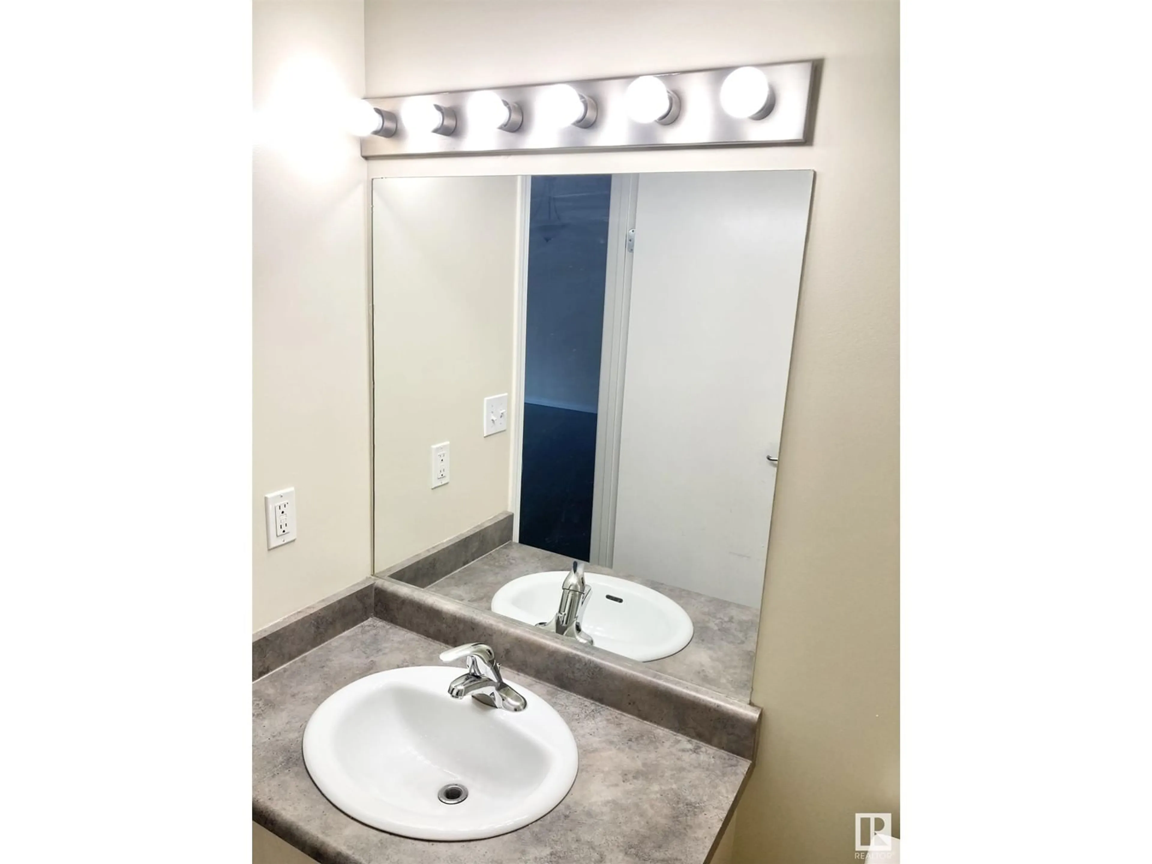 Standard bathroom, ceramic/tile floor for 315 - 4304 139 AV, Edmonton Alberta T5Y0H6