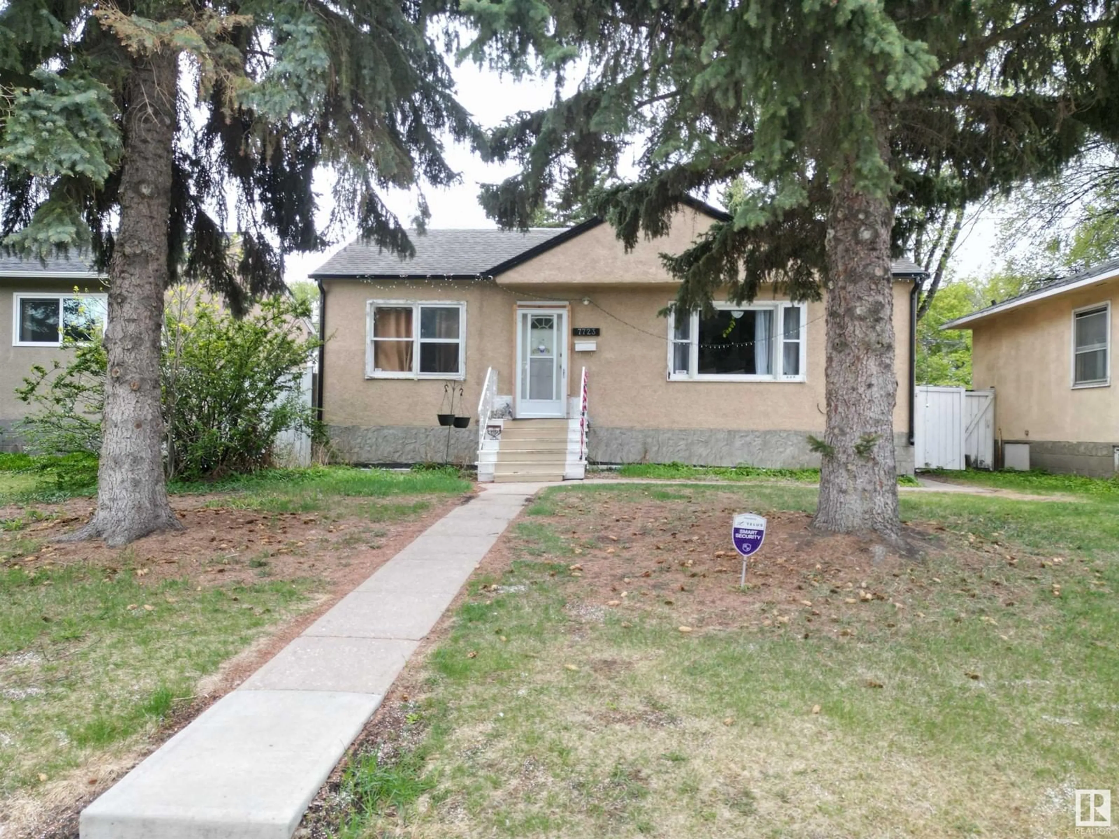 Home with vinyl exterior material, street for 7723 82 AV, Edmonton Alberta T6C0X8