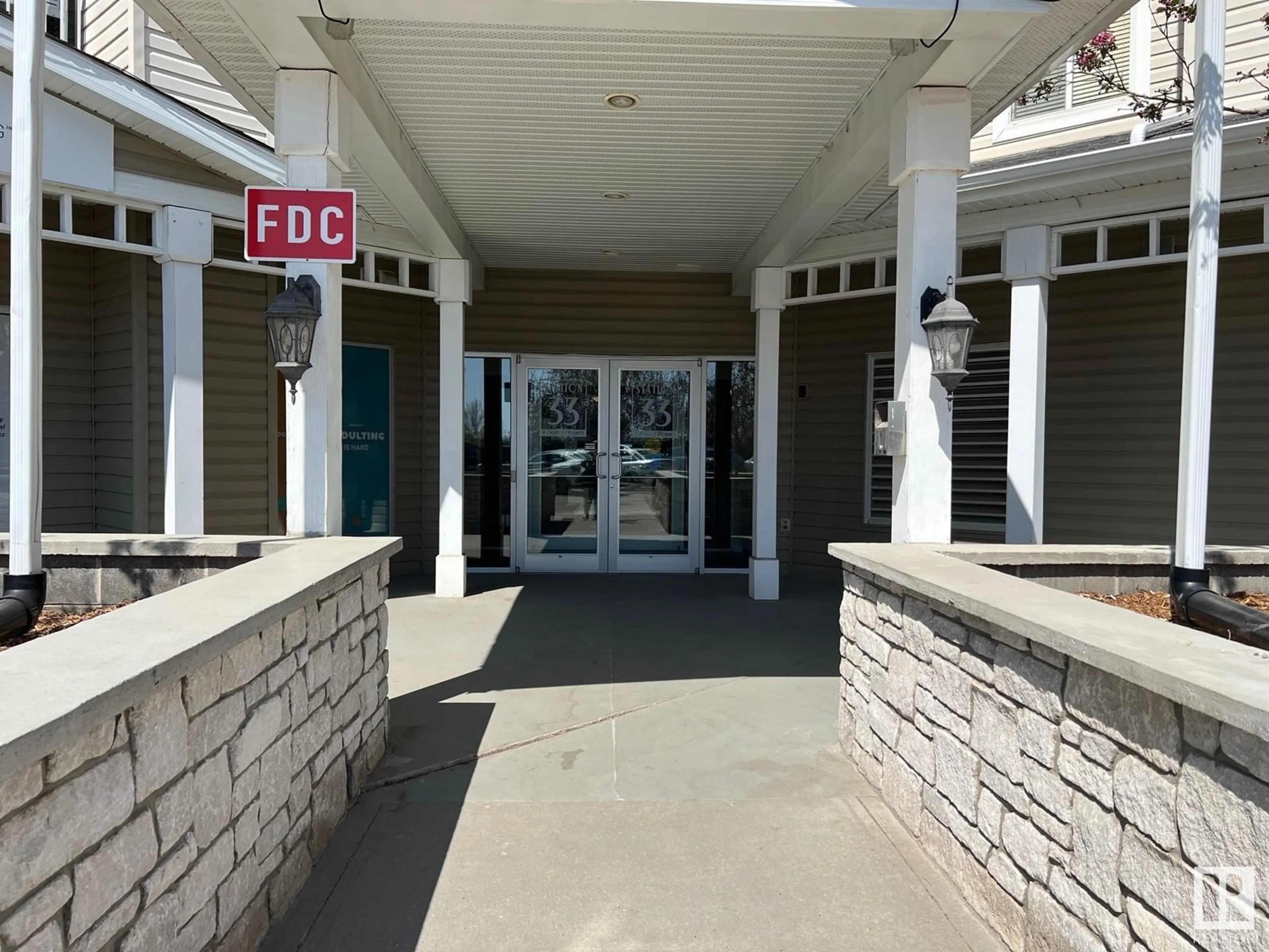 Indoor foyer for 317 - 4310 33 ST, Stony Plain Alberta T7Z0A8