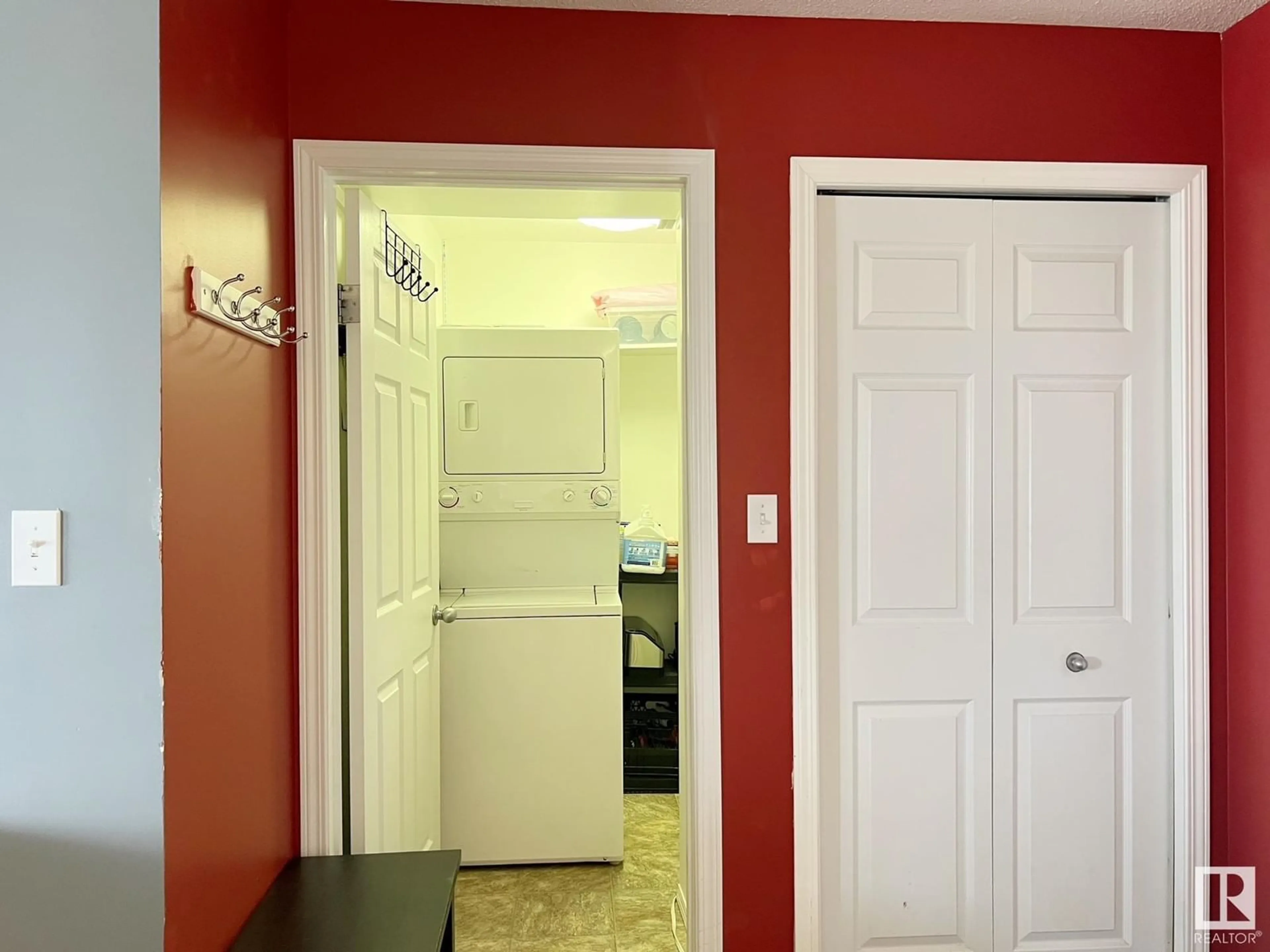 Indoor entryway for 317 - 4310 33 ST, Stony Plain Alberta T7Z0A8