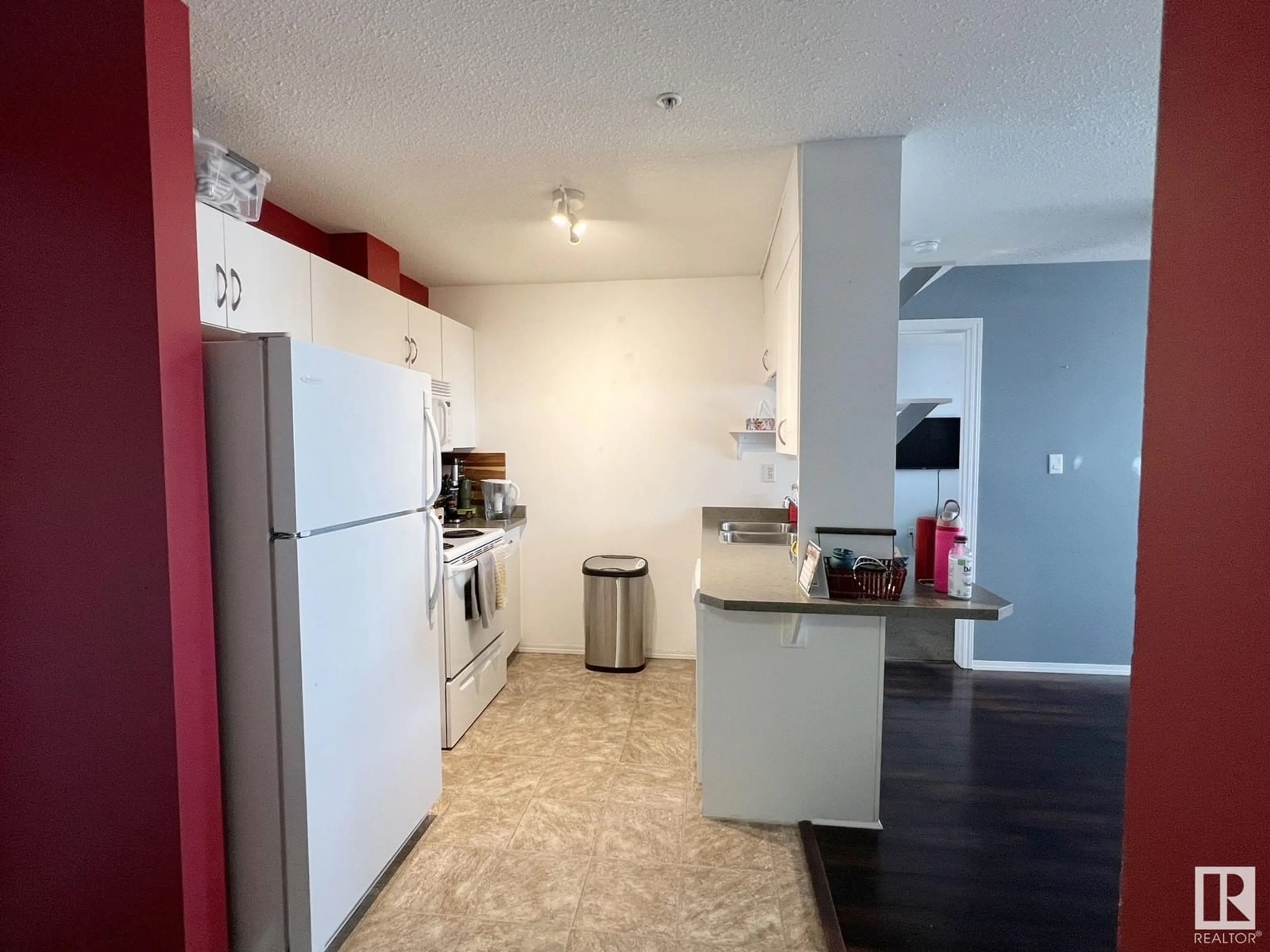 Standard kitchen, unknown for 317 - 4310 33 ST, Stony Plain Alberta T7Z0A8