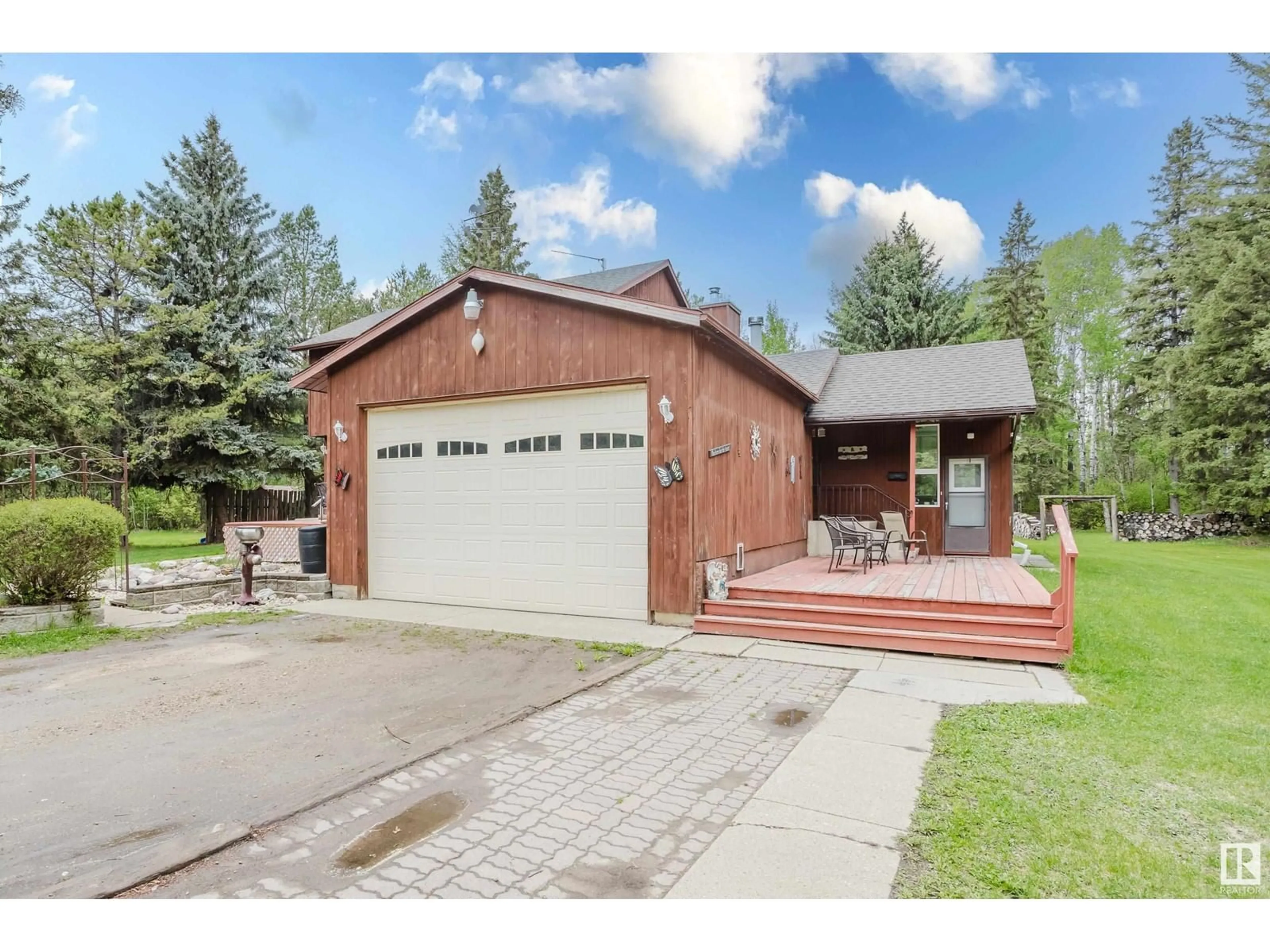 Indoor garage for 14 - 52215 RGE ROAD 270, Rural Parkland County Alberta T7X3L6