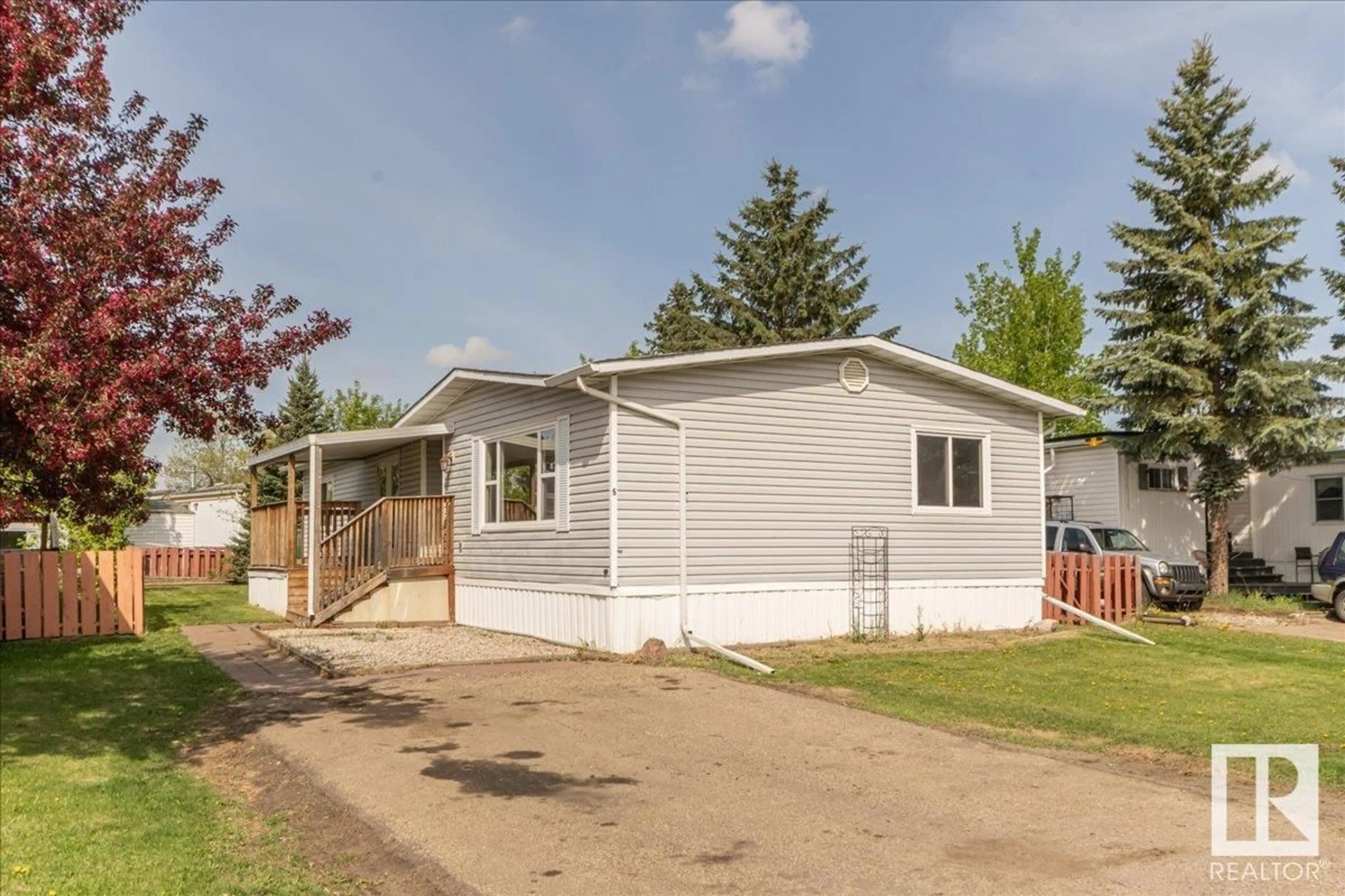 Home with vinyl exterior material, street for 5 CLIFF CR, Edmonton Alberta T6P1B6