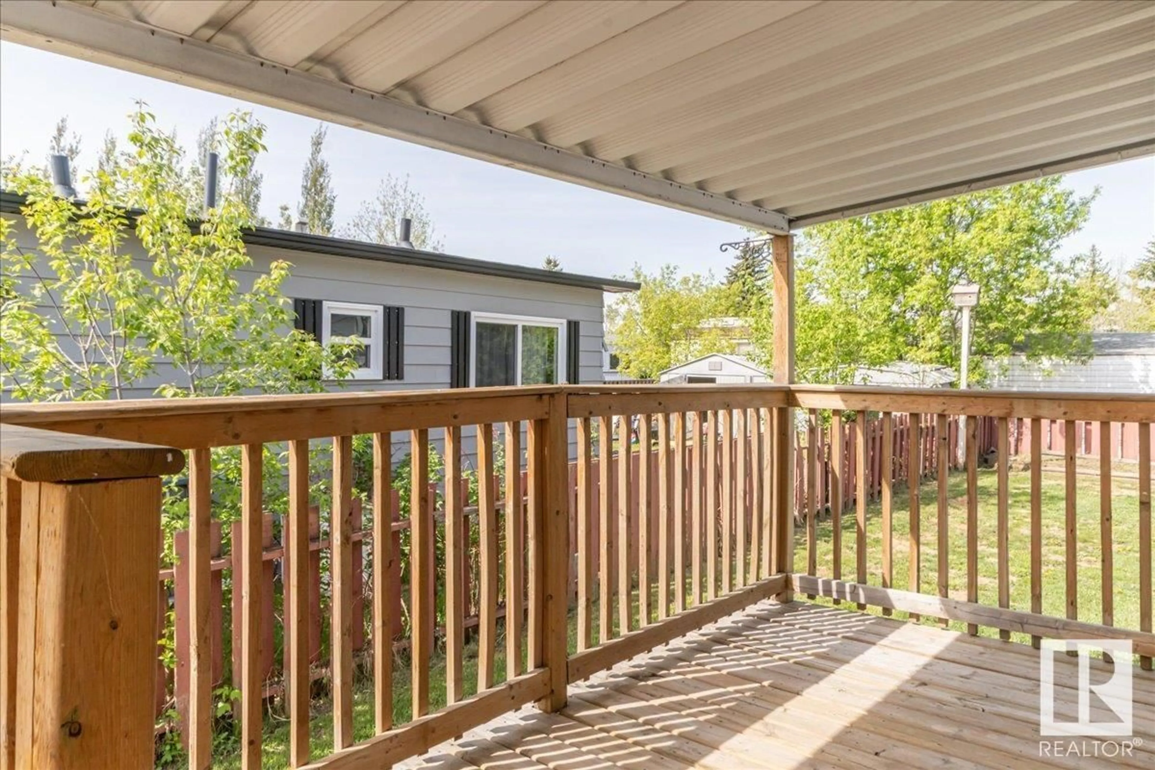 Patio, unknown for 5 CLIFF CR, Edmonton Alberta T6P1B6