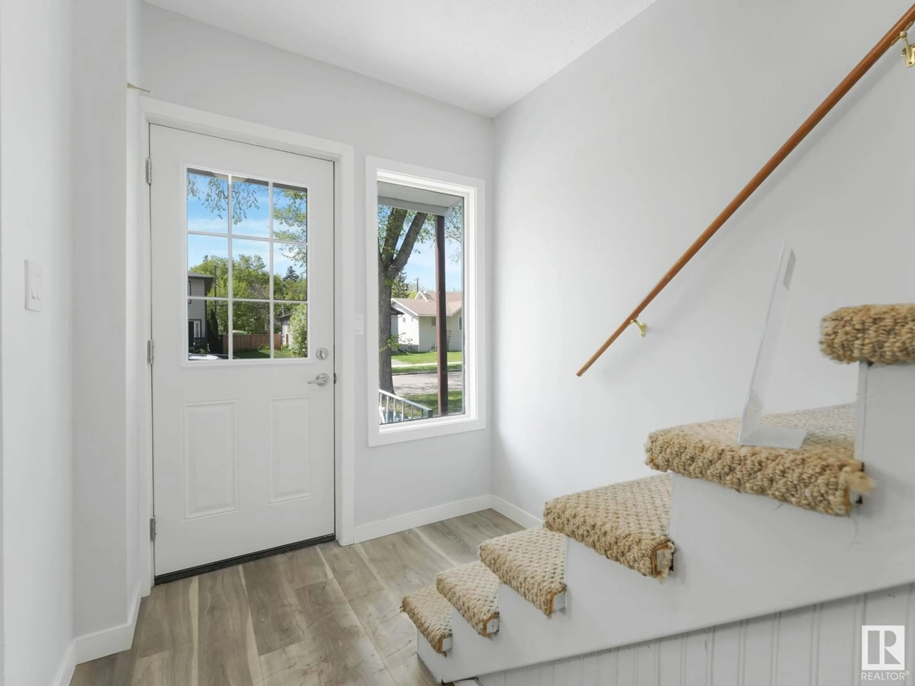 Indoor entryway for NW - 12813 121 ST, Edmonton Alberta T5L0B1