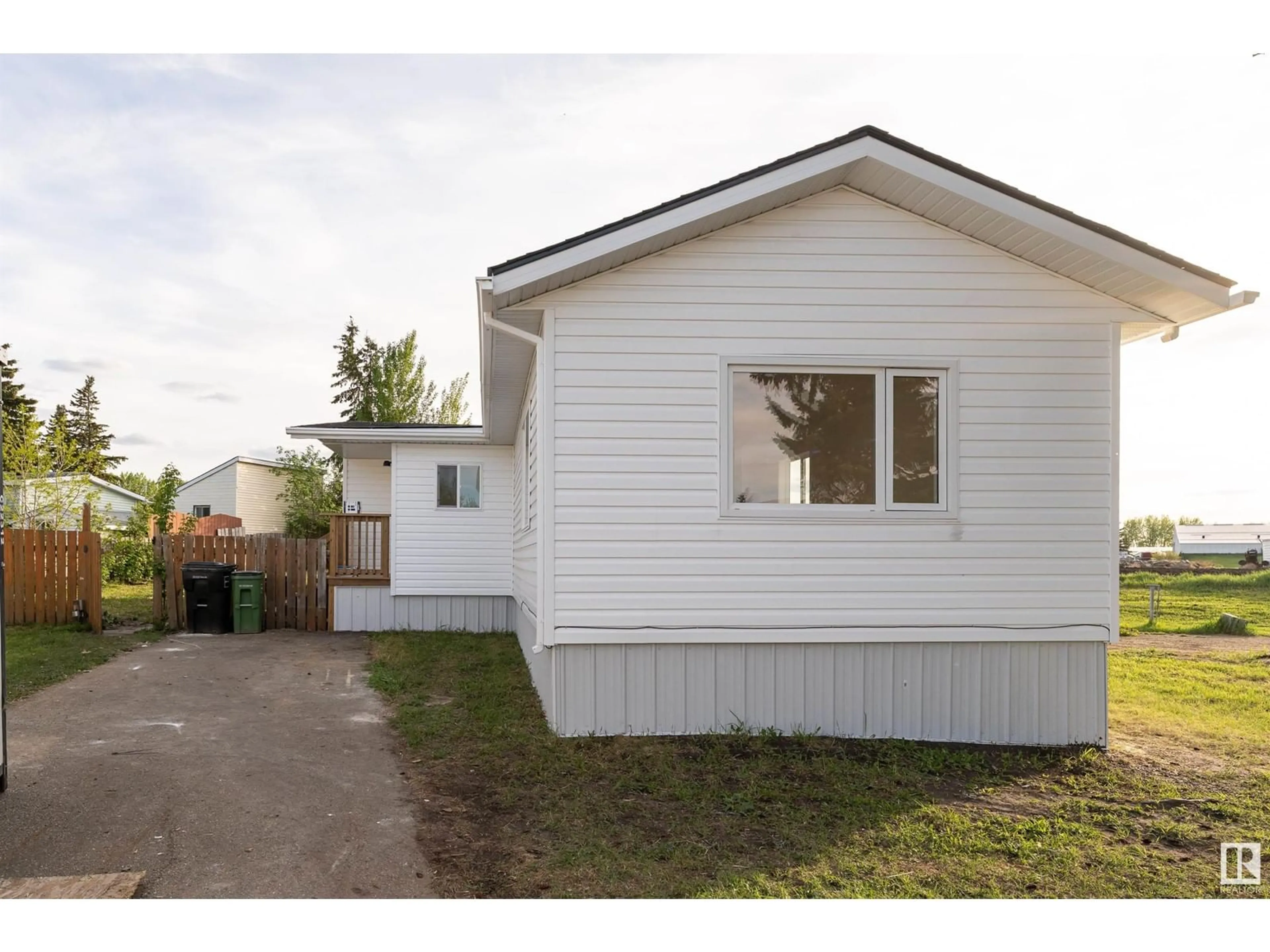 Home with vinyl exterior material, street for NW - 355 EVERGREEN PA, Edmonton Alberta T5Y4M2