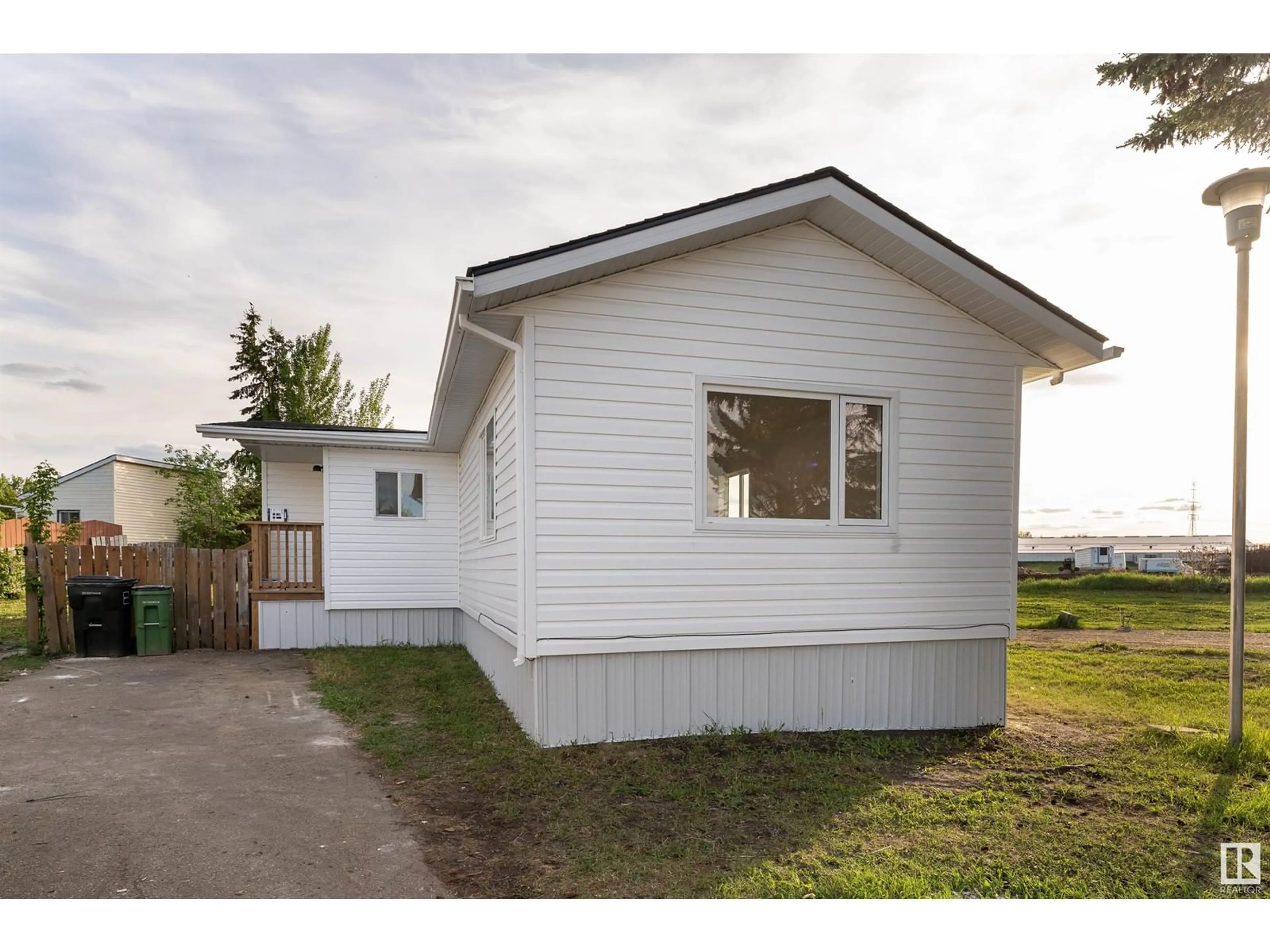 Shed for NW - 355 EVERGREEN PA, Edmonton Alberta T5Y4M2