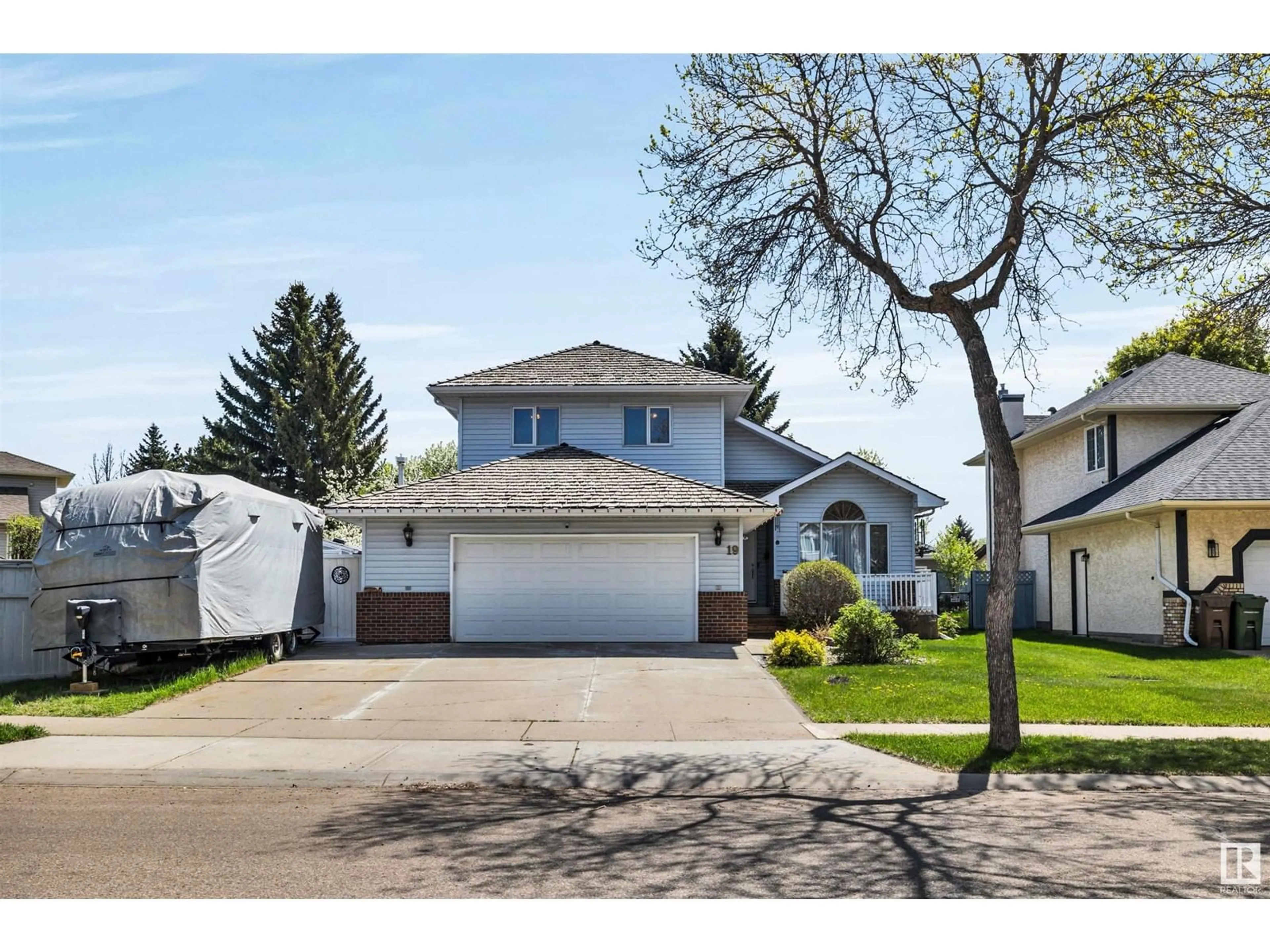 Home with vinyl exterior material, street for 19 PARKWOOD DR, St. Albert Alberta T8N5L5