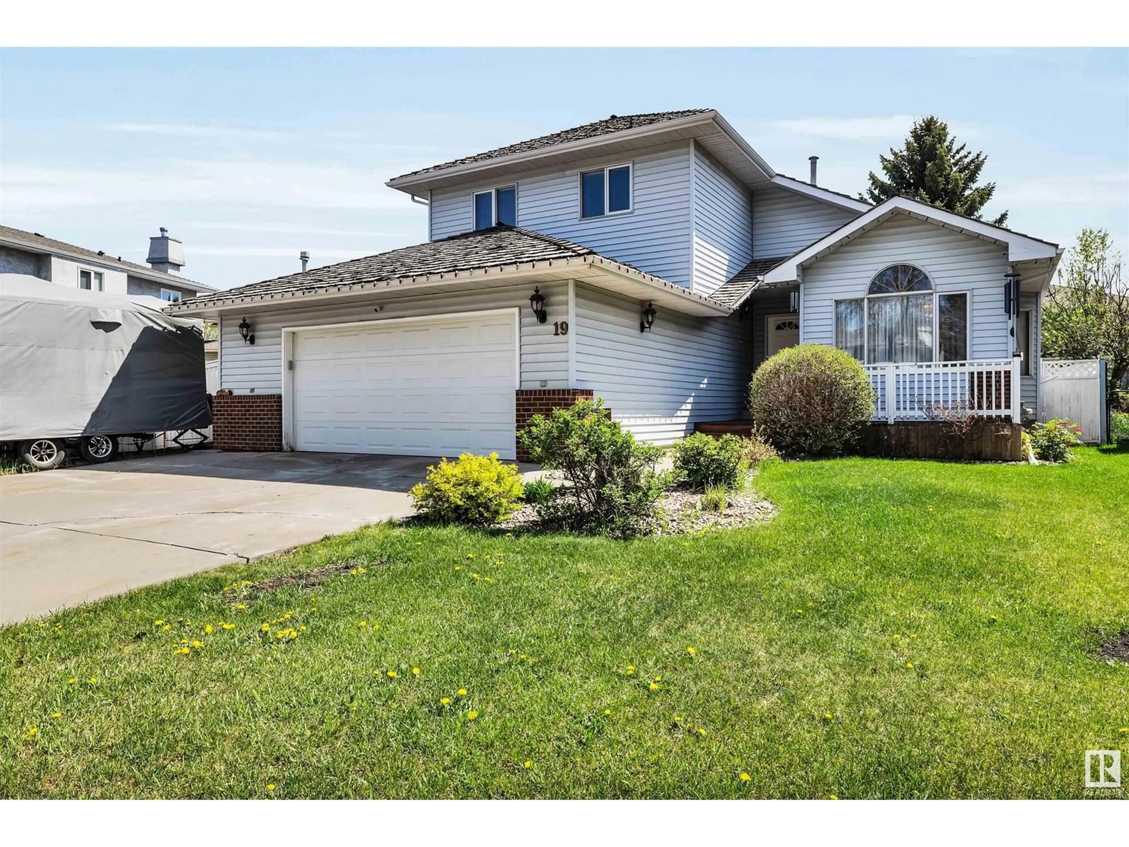 Home with vinyl exterior material, street for 19 PARKWOOD DR, St. Albert Alberta T8N5L5