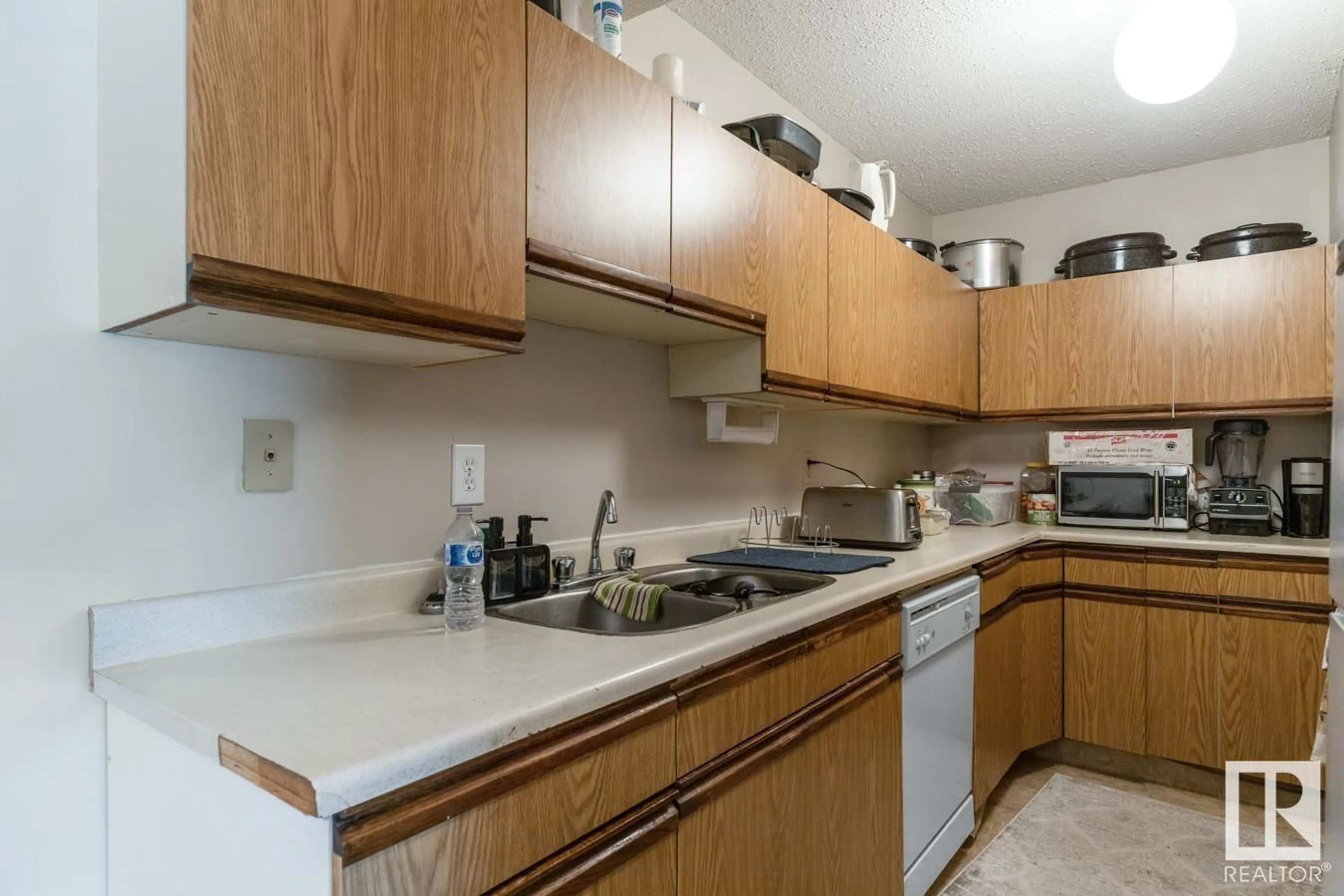 Standard kitchen, unknown for 53 - 106 AKINS DR, St. Albert Alberta T8M3M6