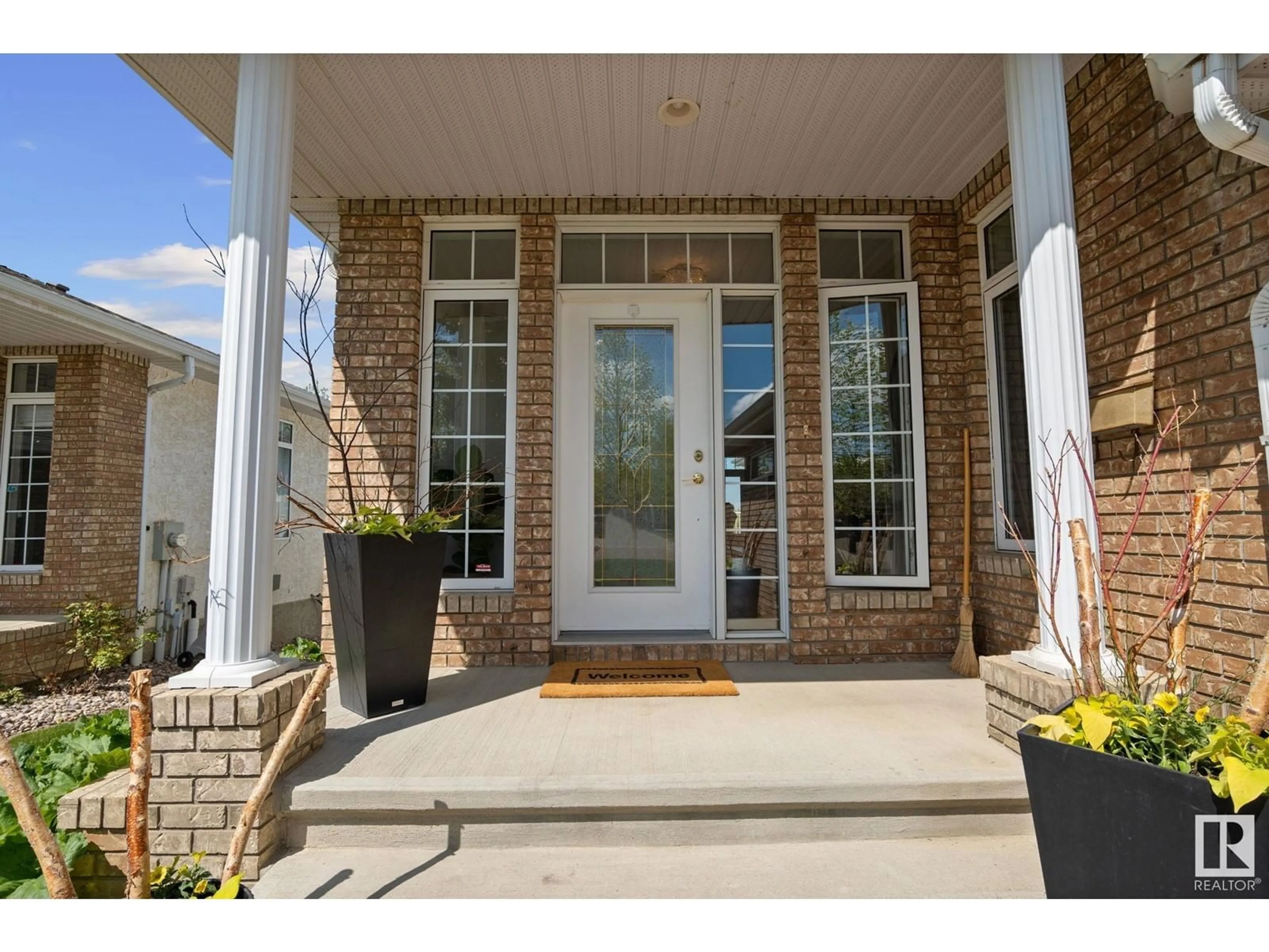 Indoor entryway for 424 TORY NW, Edmonton Alberta T6R3C8