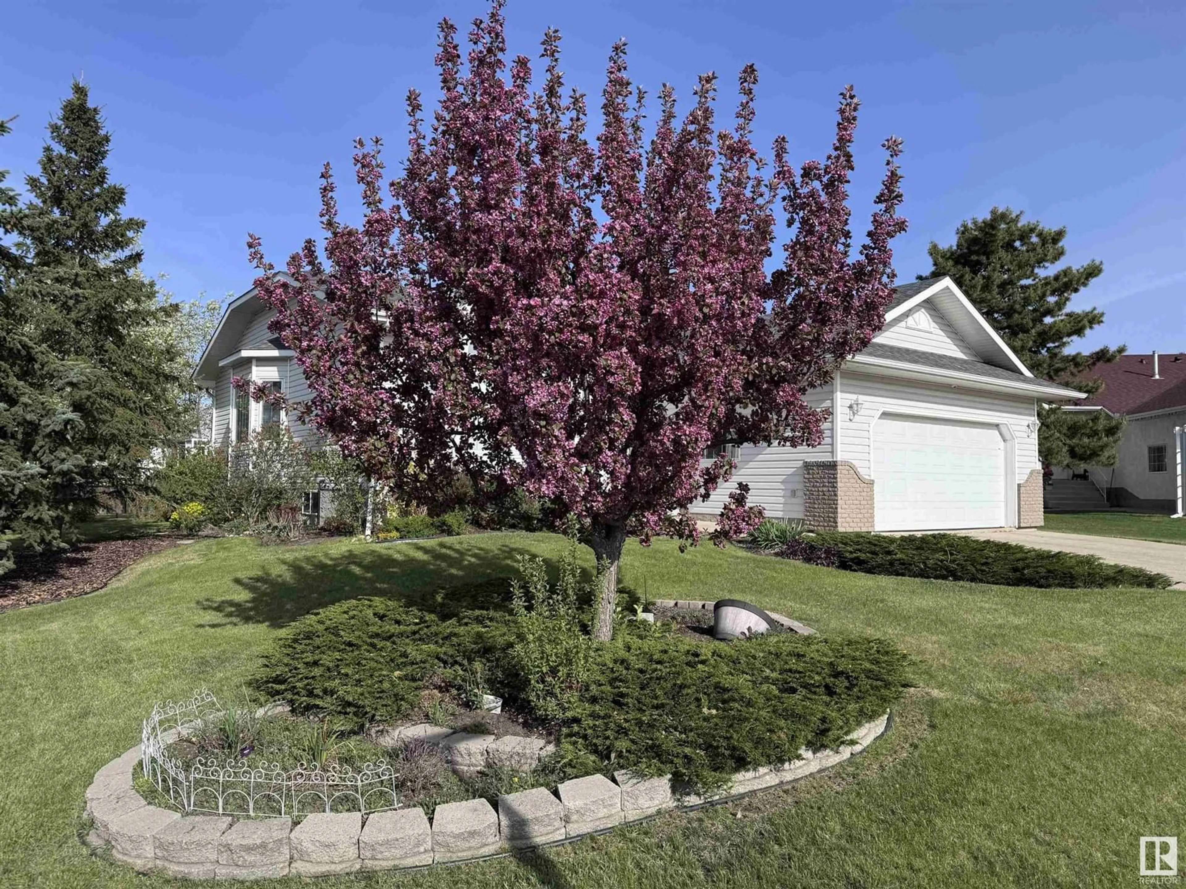 A pic from outside/outdoor area/front of a property/back of a property/a pic from drone, street for 5122 52 AV, Legal Alberta T0G1L0