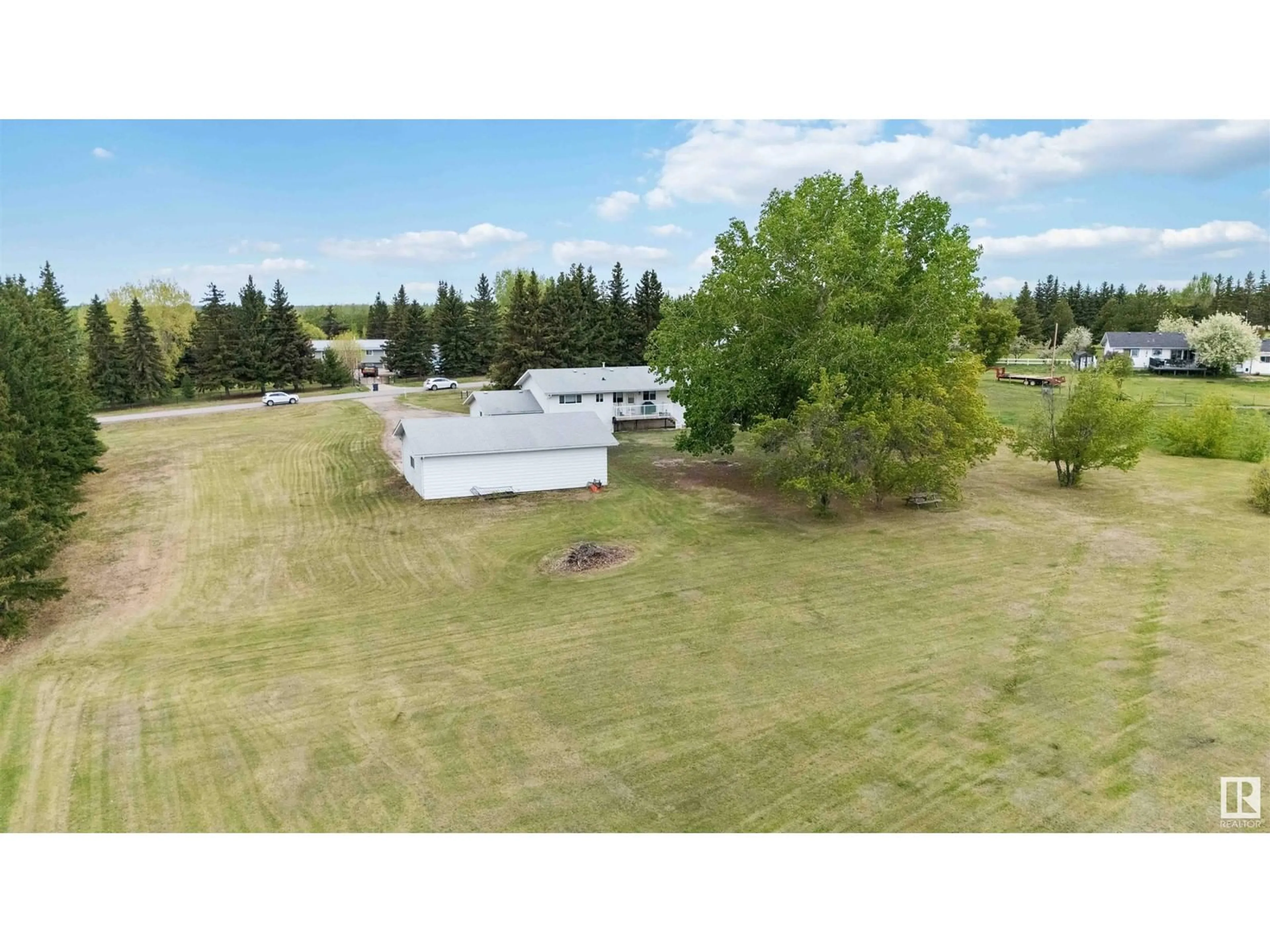A pic from outside/outdoor area/front of a property/back of a property/a pic from drone, unknown for 23516 - 19 TWP RD 560, Rural Sturgeon County Alberta T0A0K4