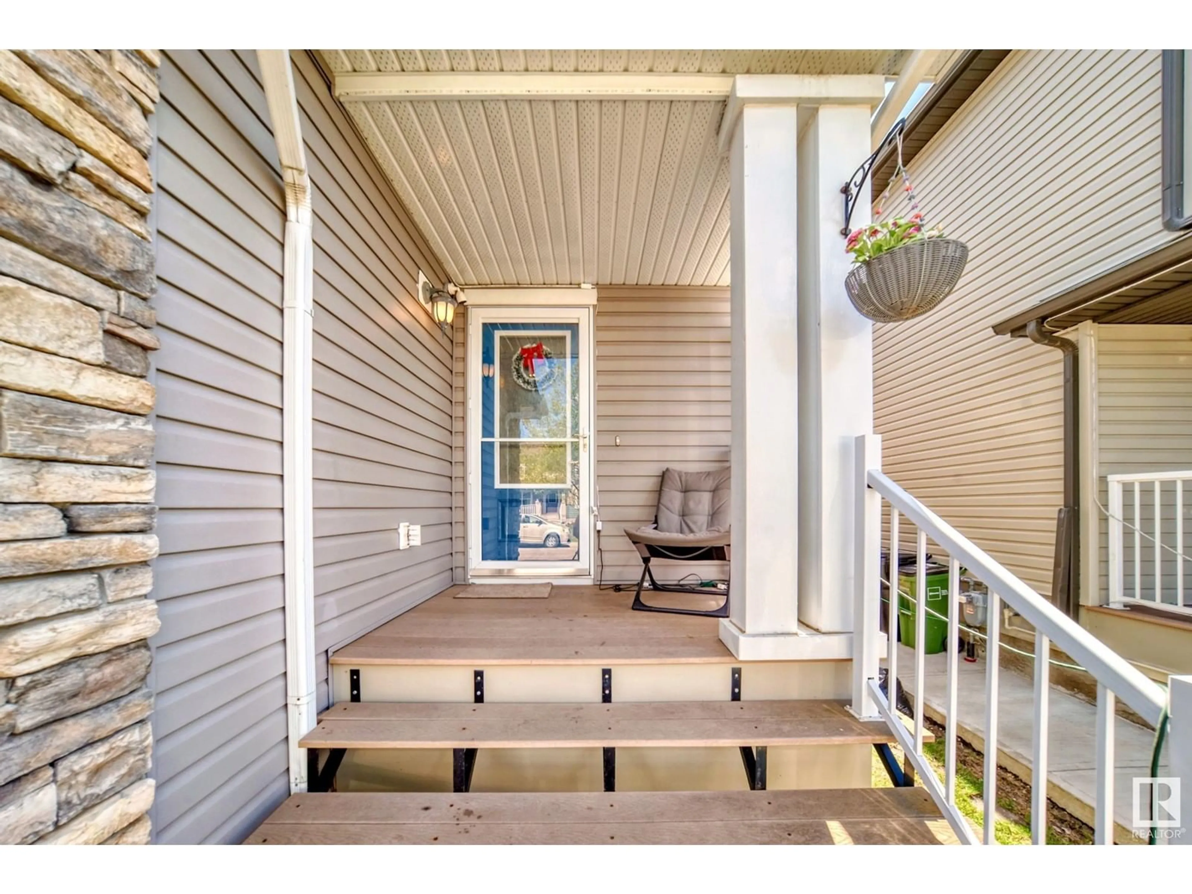 Indoor entryway for 2909 18A AV, Edmonton Alberta T6T0N7