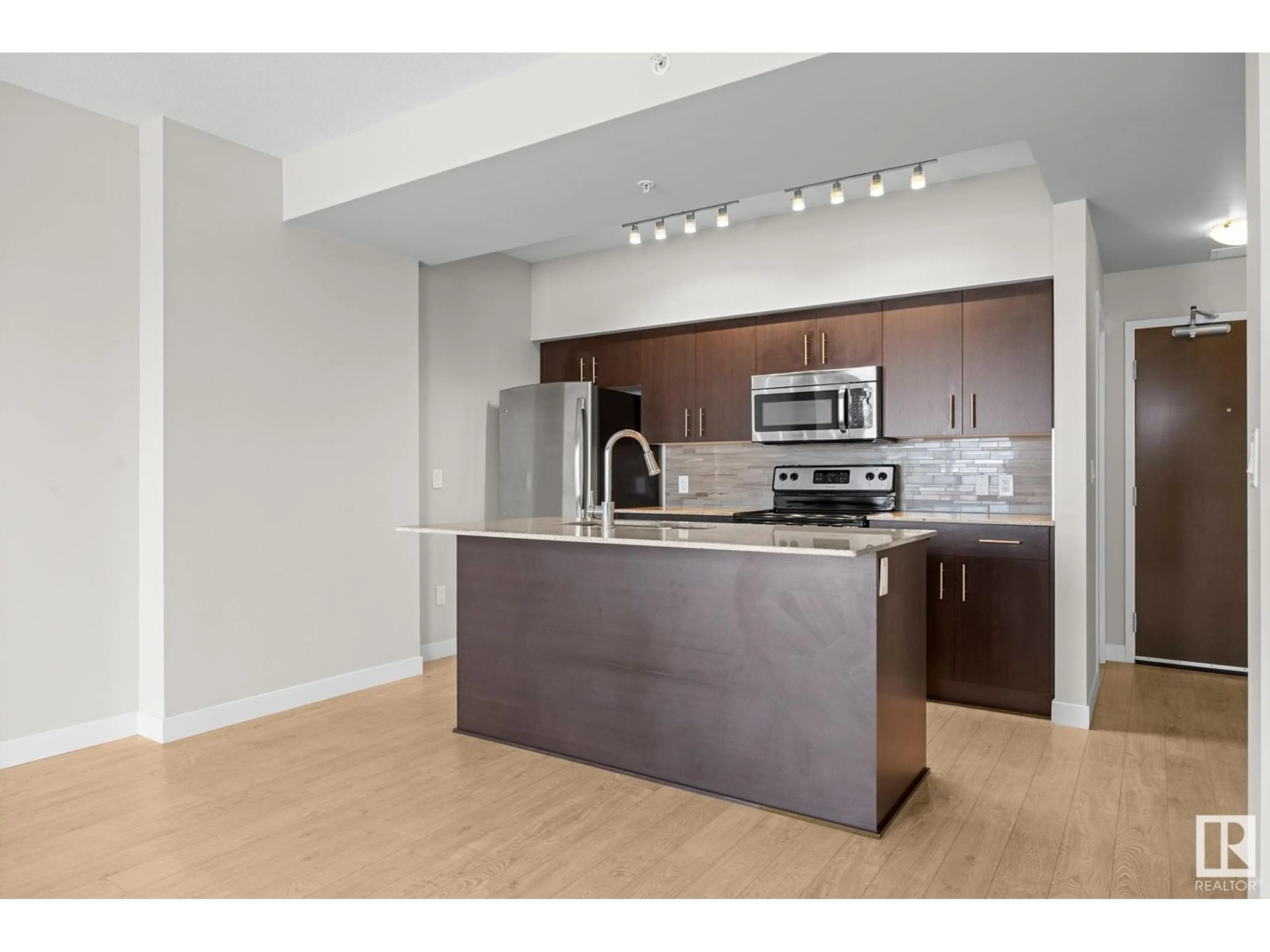 Standard kitchen, unknown for 703 - 10226 104 ST NW, Edmonton Alberta T5J1B8