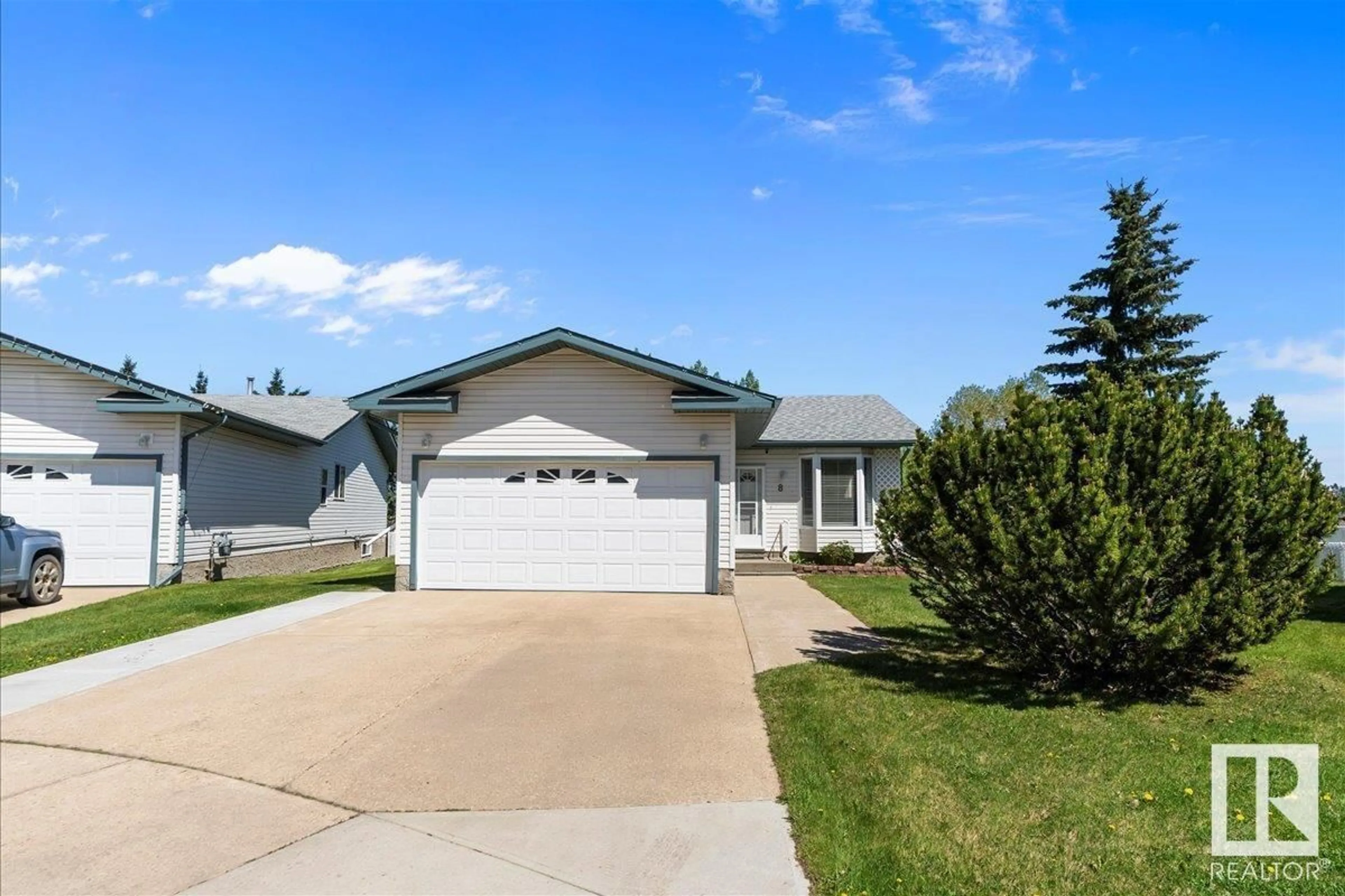 Home with vinyl exterior material, street for 8 - 5202 58 AV, Tofield Alberta T0B4J0