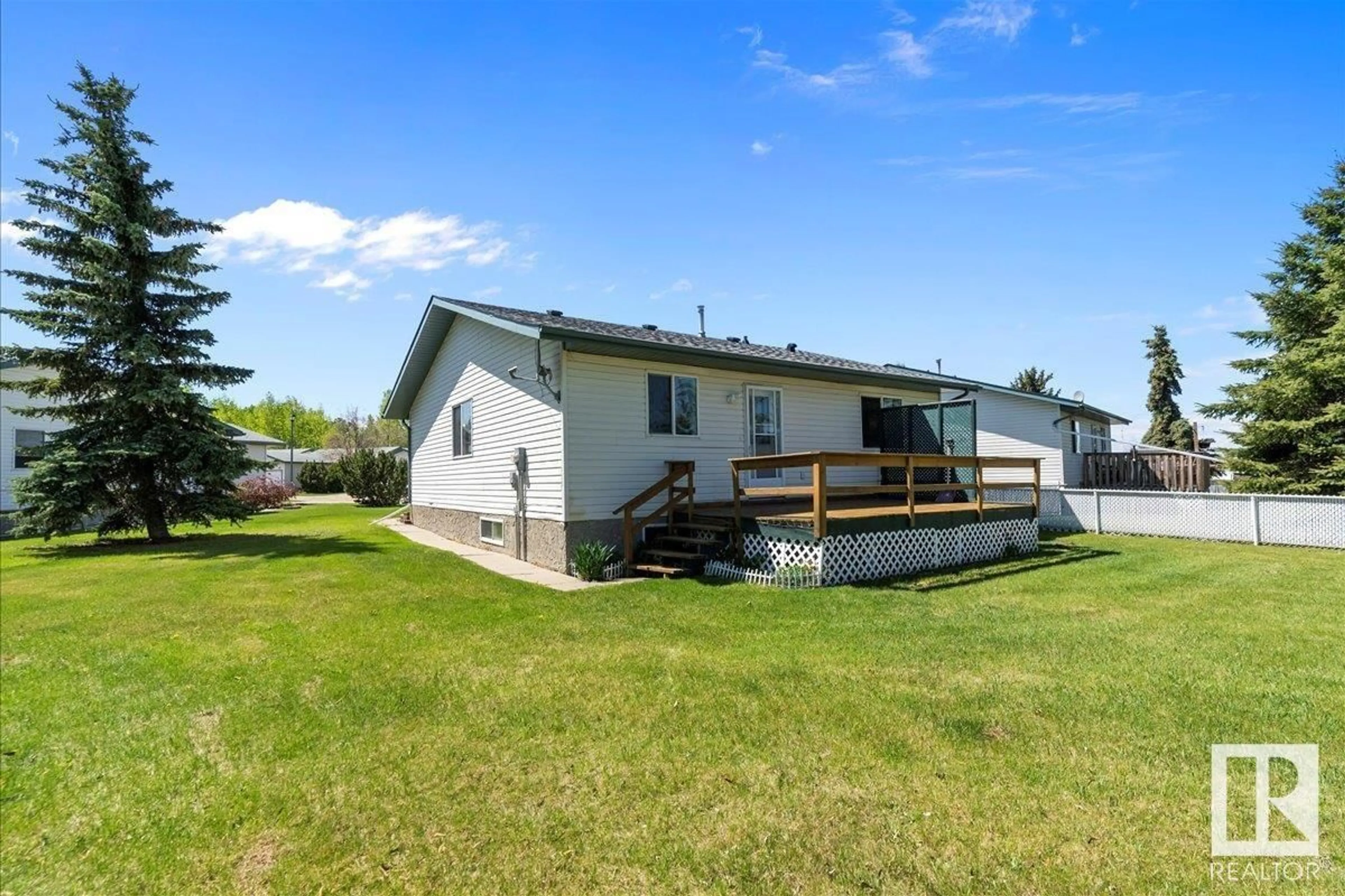 Patio, water/lake/river/ocean view for 8 - 5202 58 AV, Tofield Alberta T0B4J0