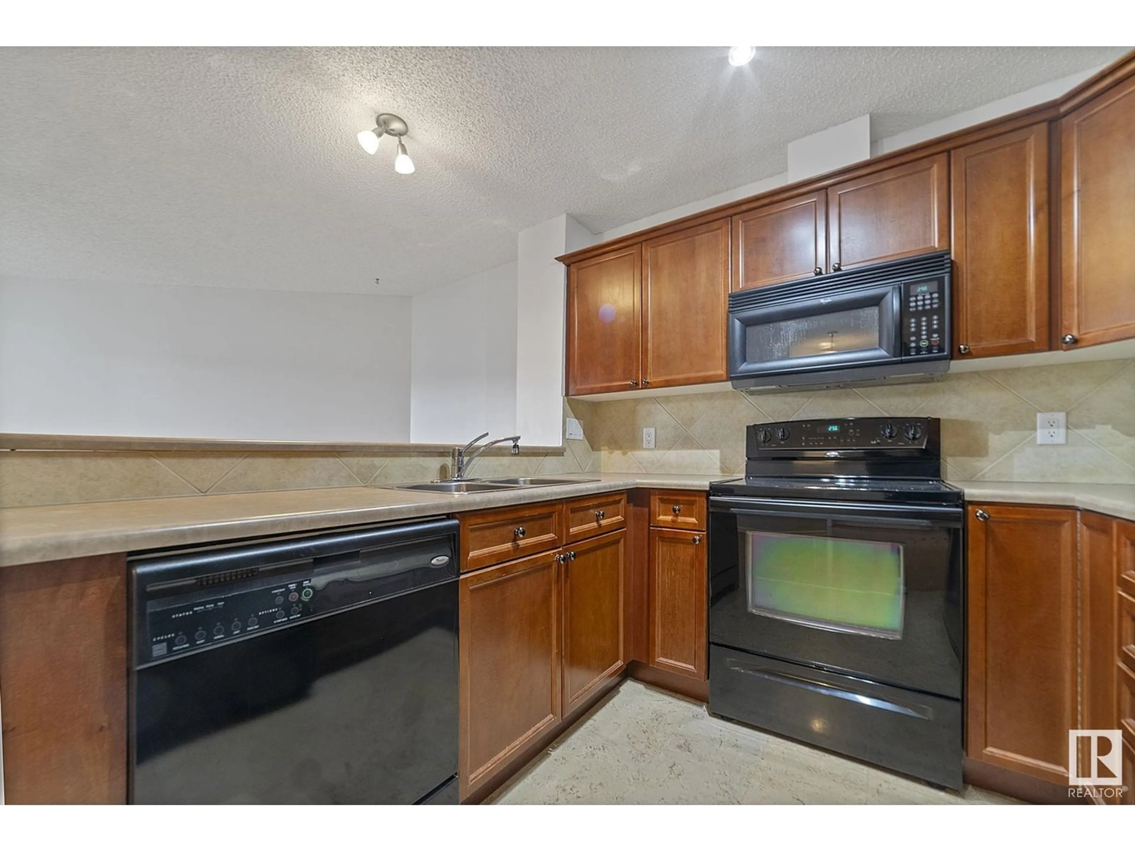 Standard kitchen, unknown for 15211 - 412 139 ST, Edmonton Alberta T6V0A1