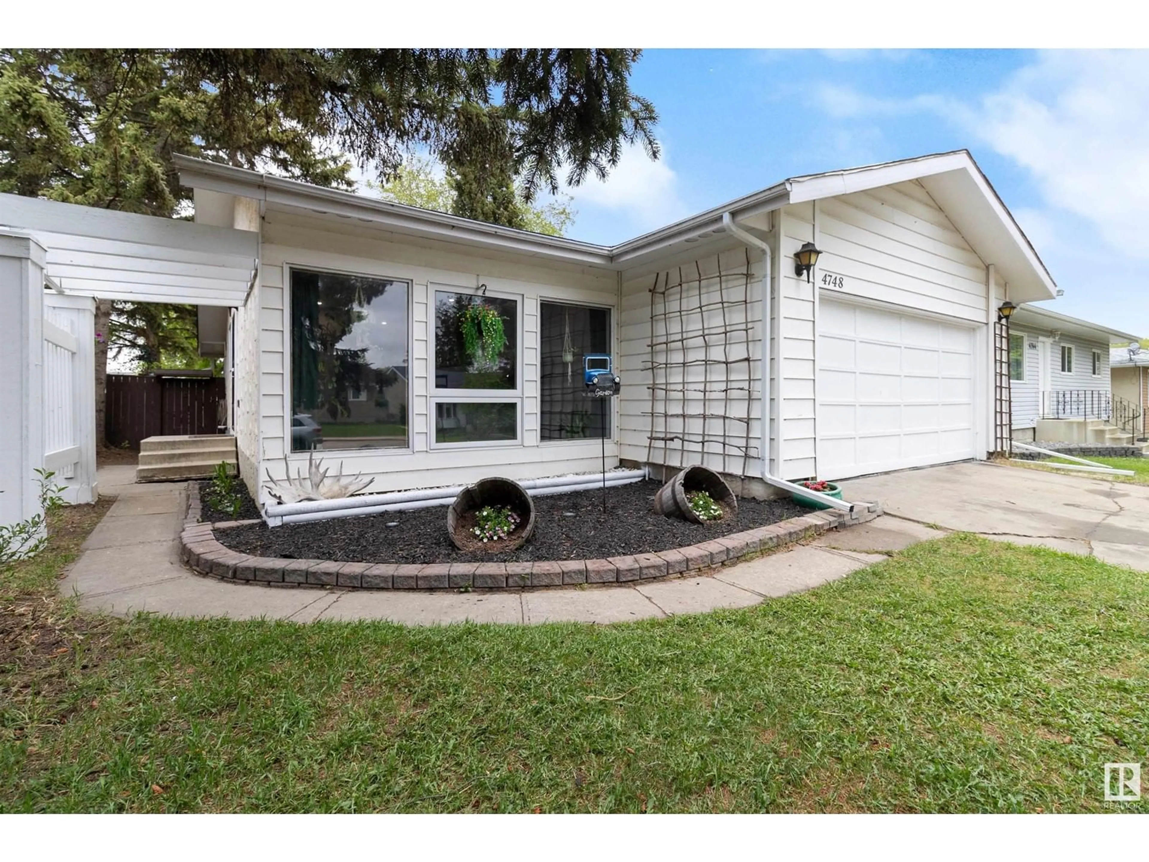 Home with vinyl exterior material, street for 4748 56 AVE, Tofield Alberta T0B4J0