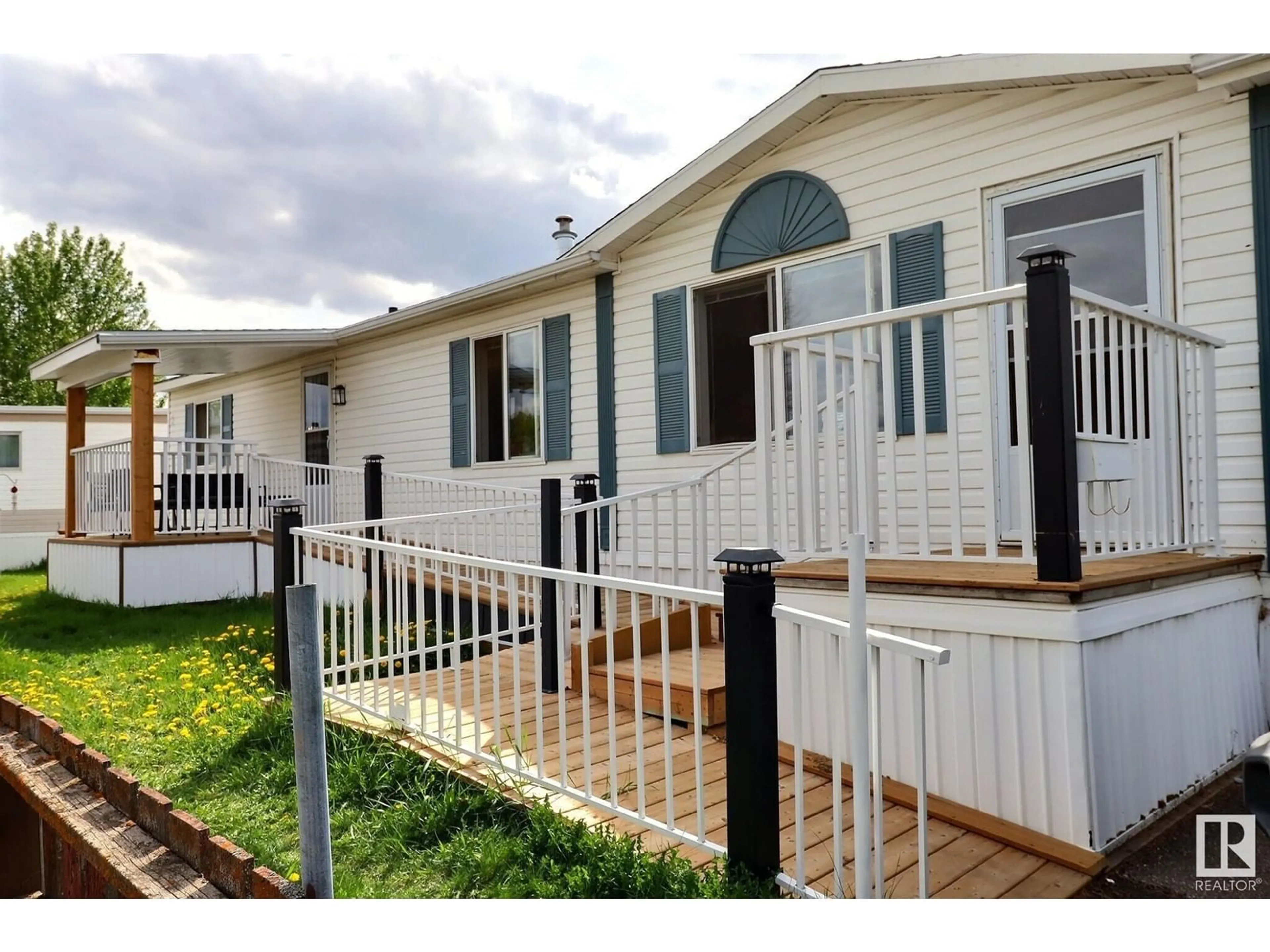 Home with vinyl exterior material, street for 663B EVERGREEN PA, Edmonton Alberta T5Y4M2