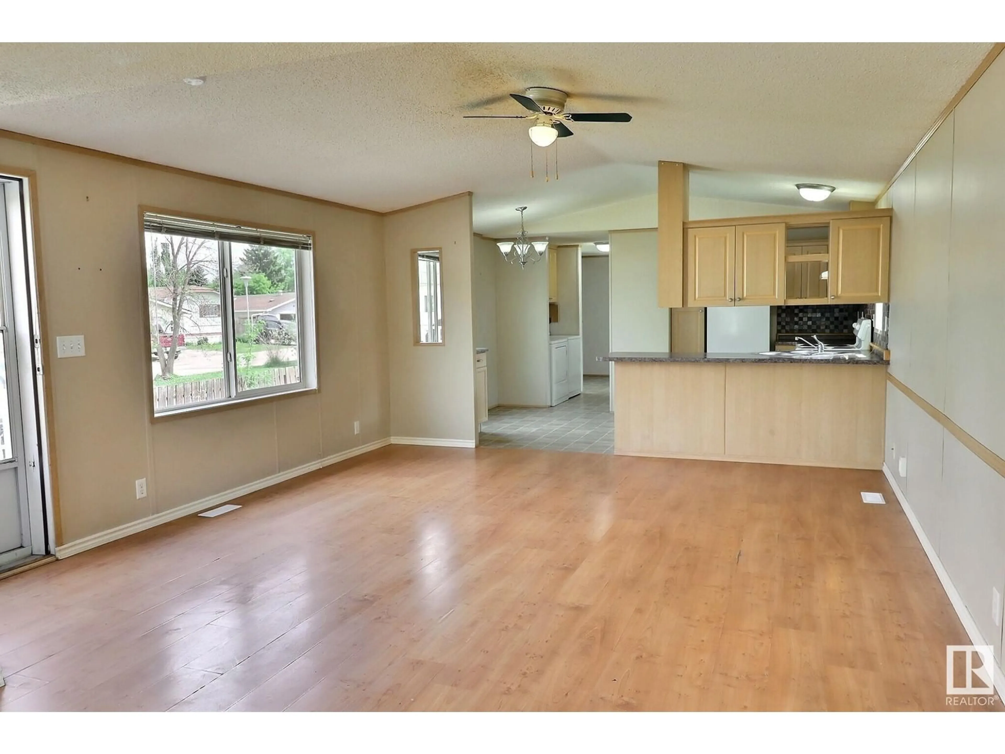 A pic of a room for 663B EVERGREEN PA, Edmonton Alberta T5Y4M2