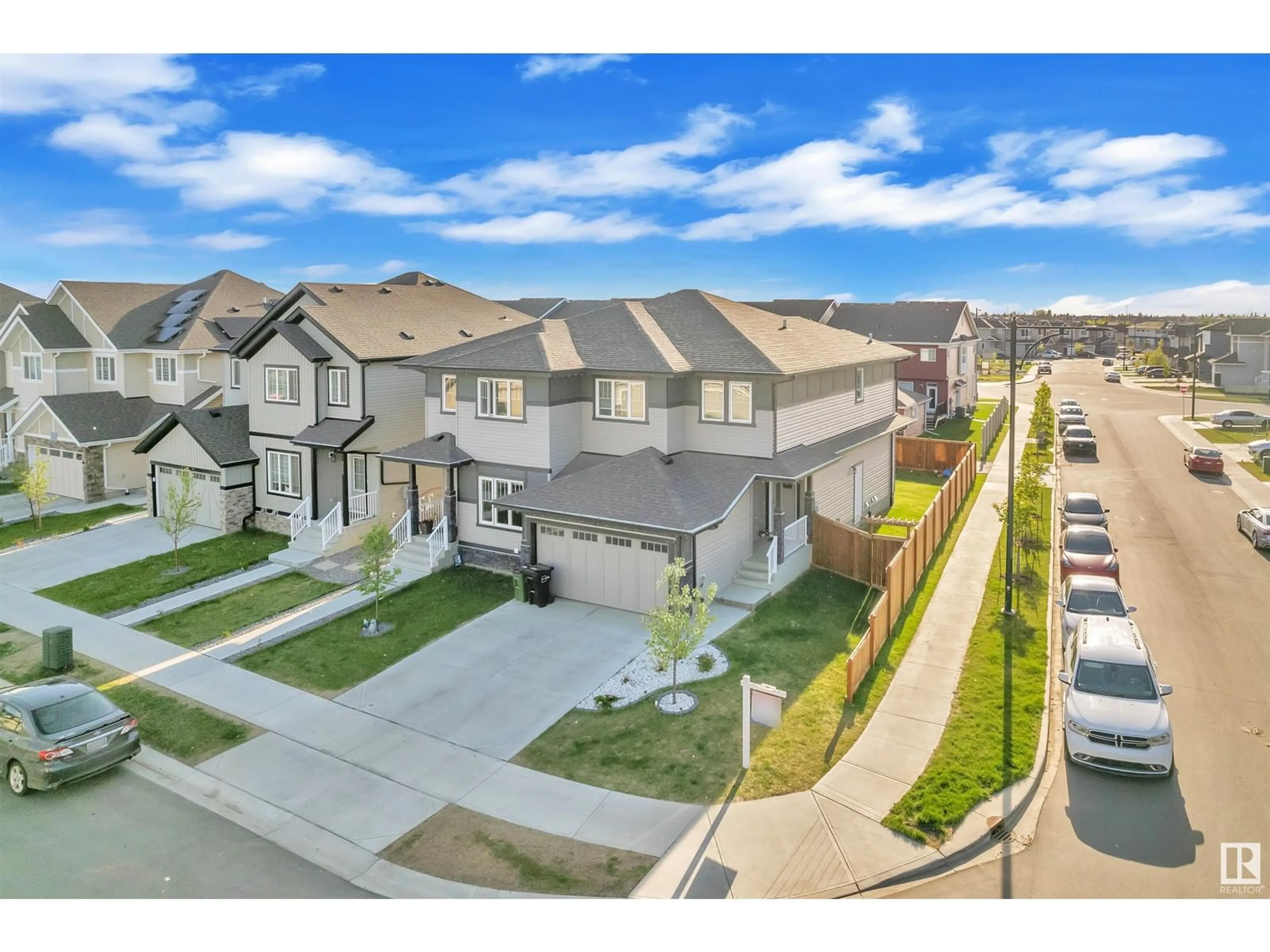 A pic from outside/outdoor area/front of a property/back of a property/a pic from drone, street for 3242 4 ST, Edmonton Alberta T6T2S9