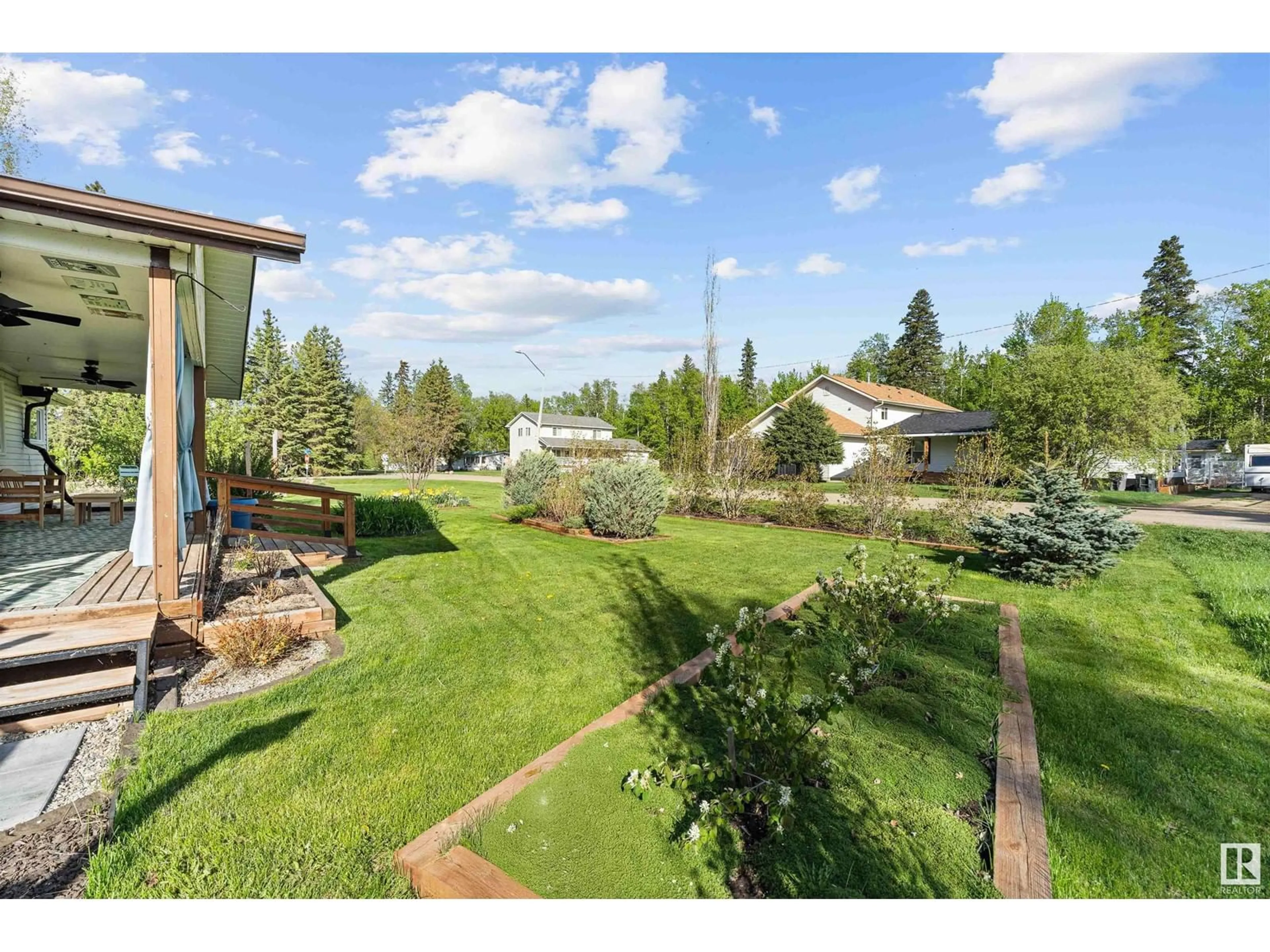A pic from outside/outdoor area/front of a property/back of a property/a pic from drone, unknown for 5608 49 AV, Rural Lac Ste. Anne County Alberta T0E0A0