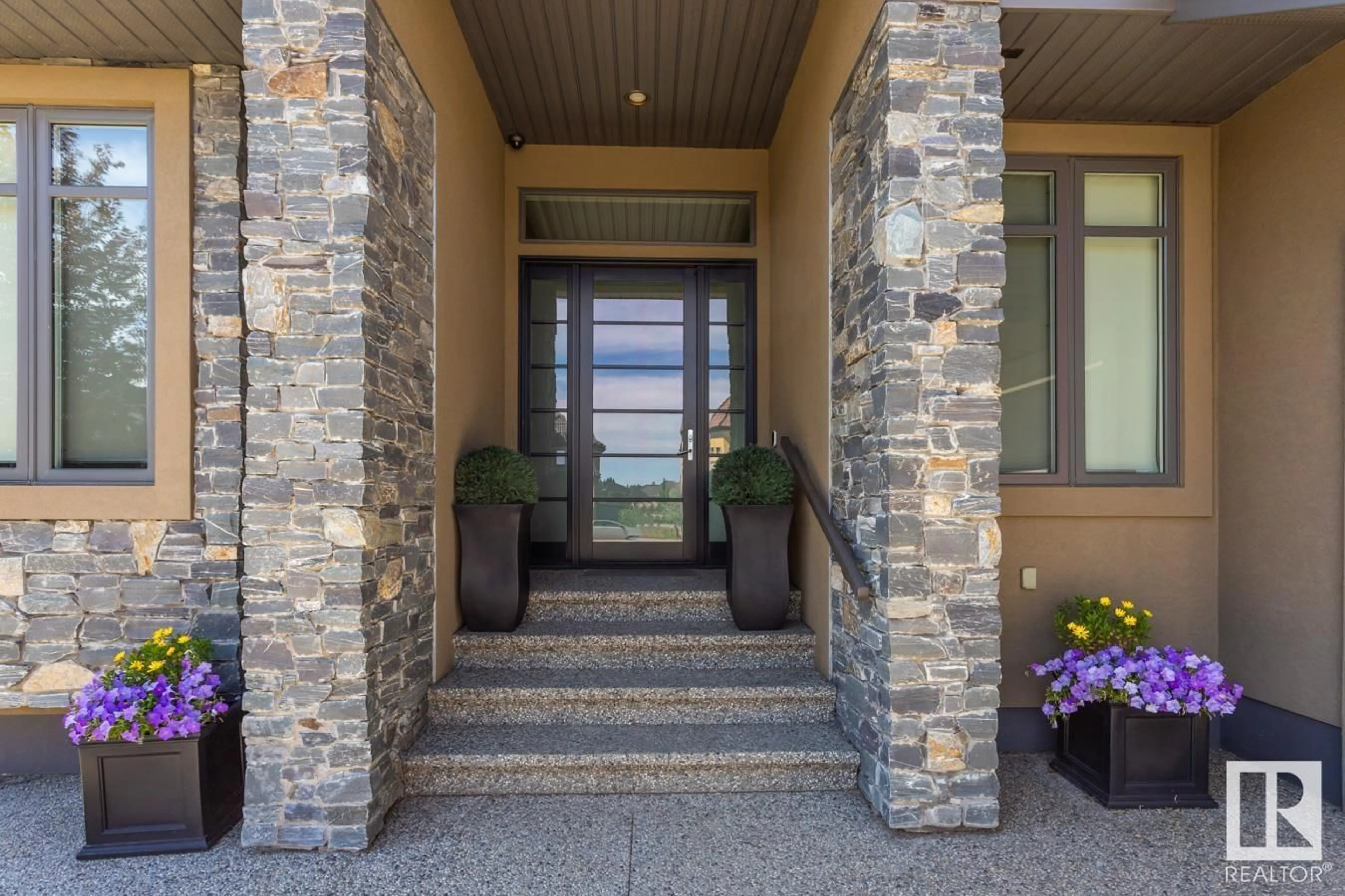 Indoor entryway for 283 RGE ROAD 233, Rural Strathcona County Alberta T8B1C6