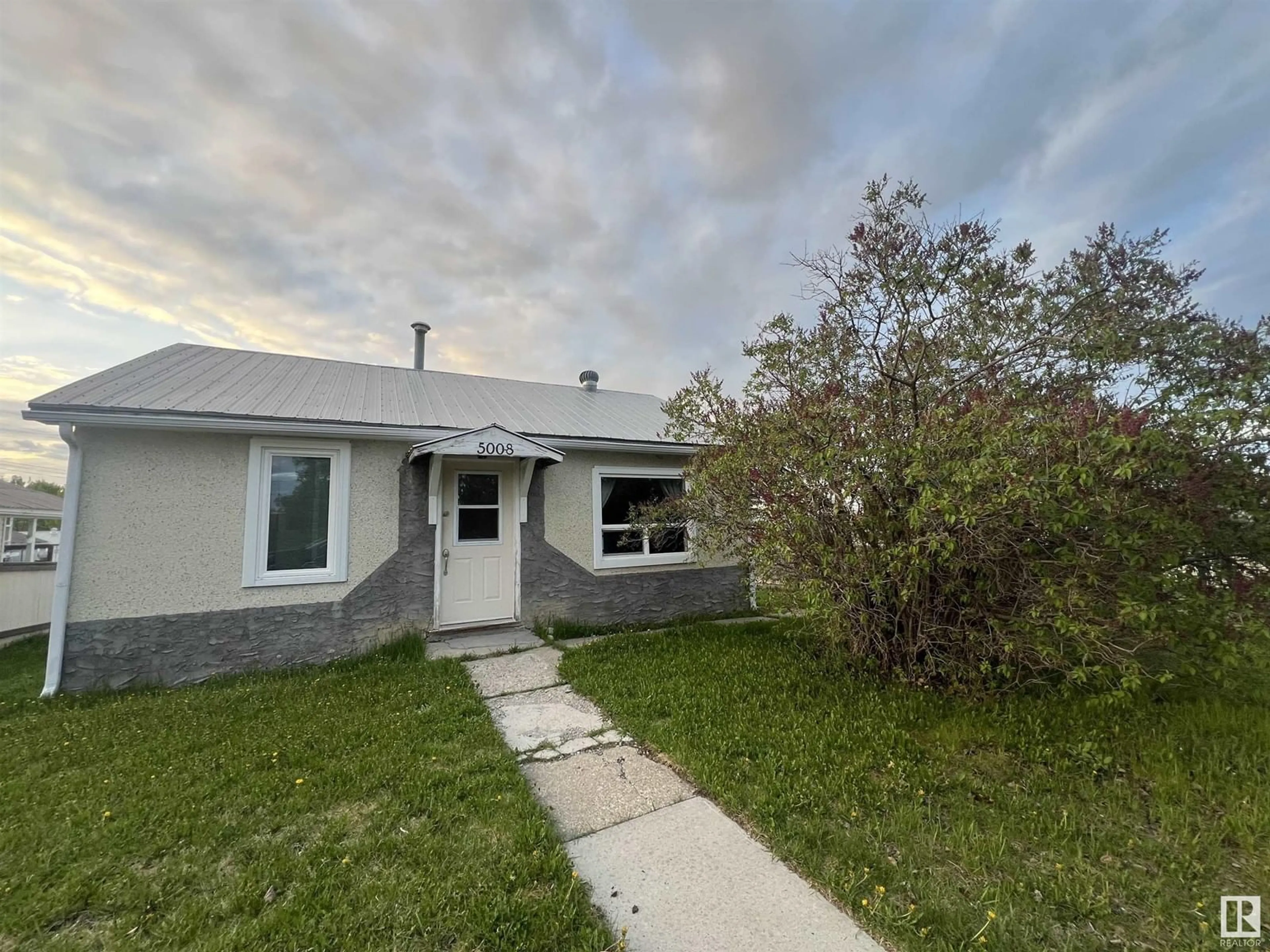Unknown for 5008 48 AV, Evansburg Alberta T0E0T0