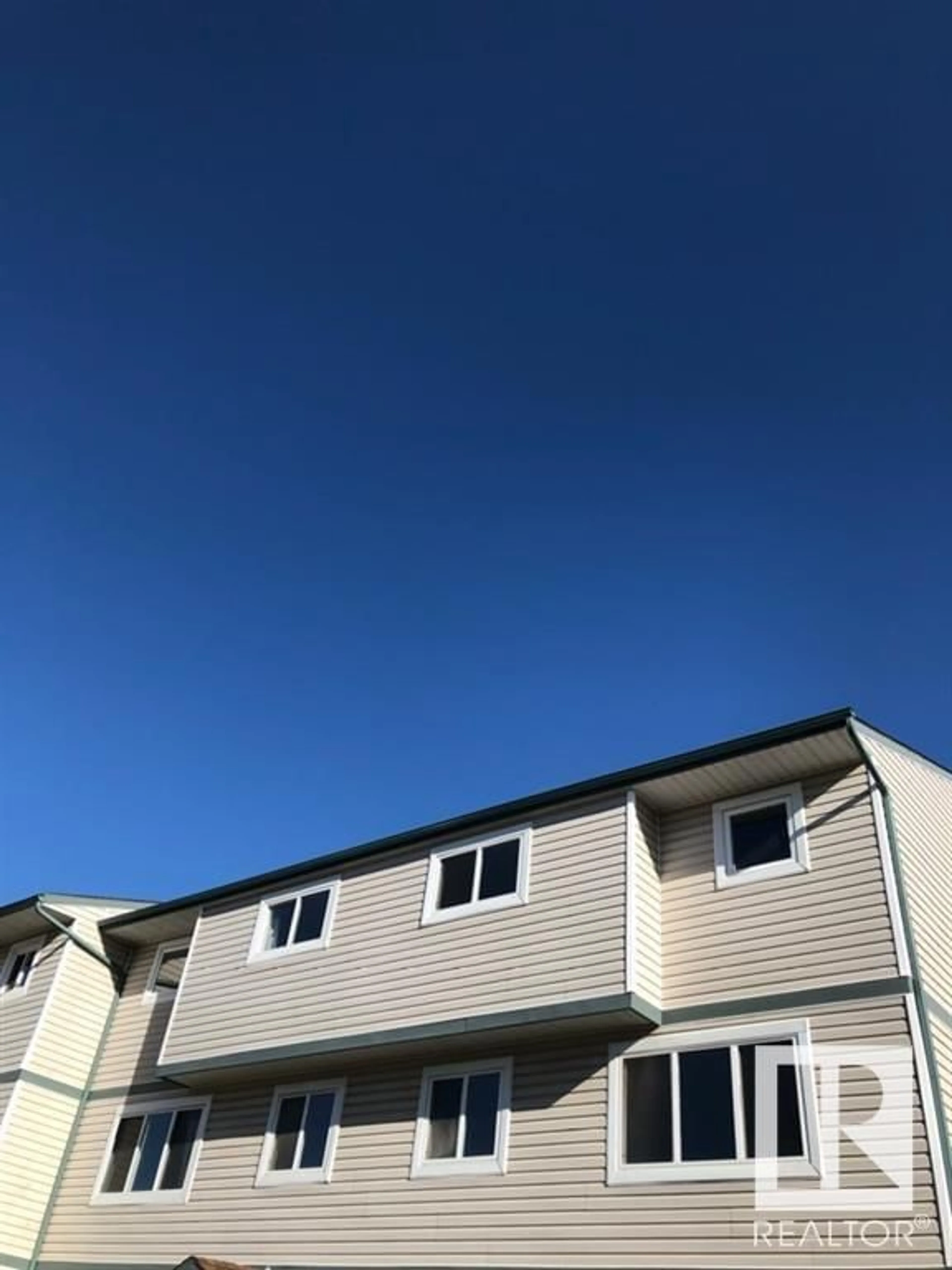 Home with vinyl exterior material, building for 1396 LAKEWOOD RD, Edmonton Alberta T6K3M2