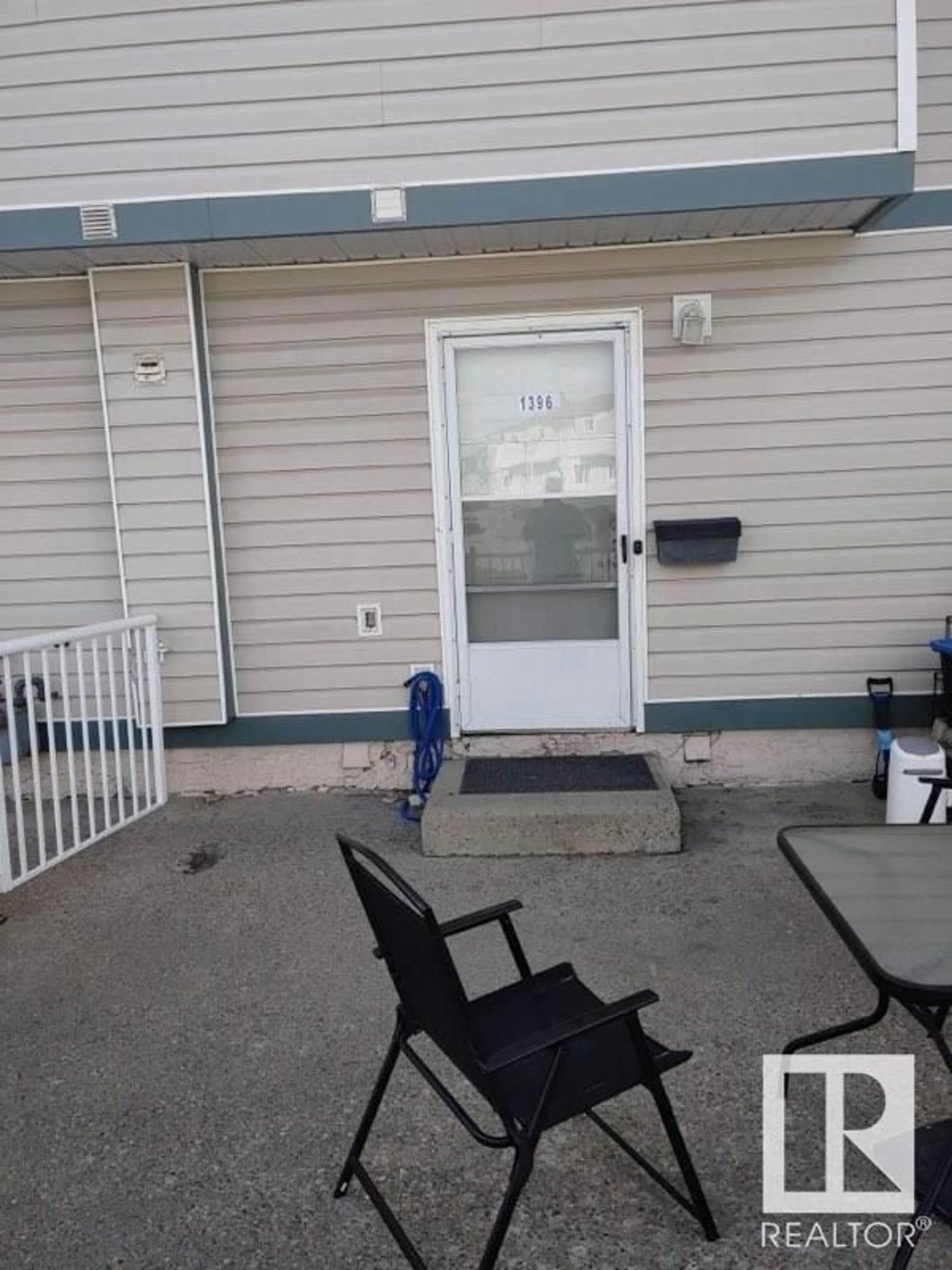 Patio, street for 1396 LAKEWOOD RD, Edmonton Alberta T6K3M2
