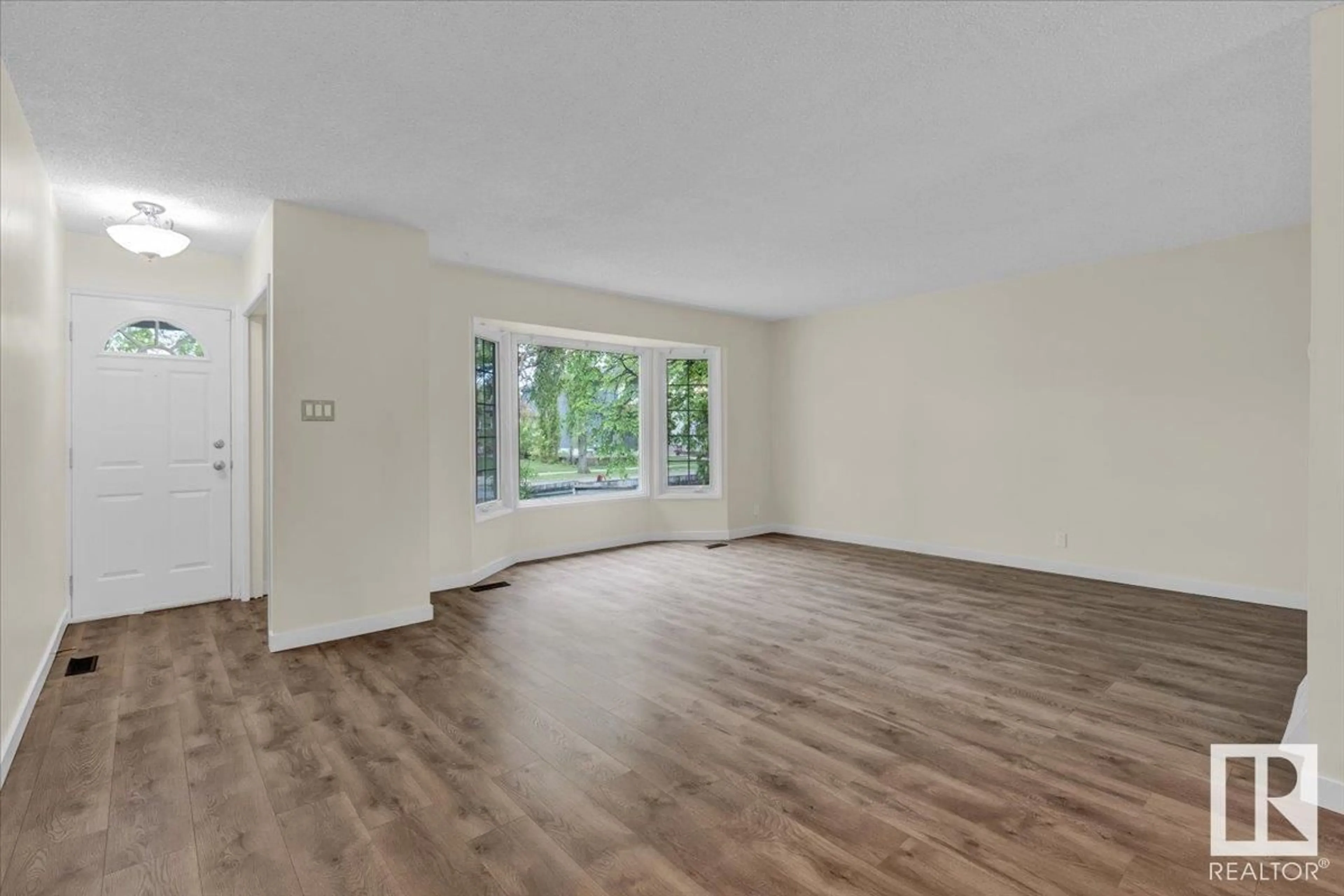 A pic of a room for 11725 125 ST, Edmonton Alberta T5M0N7