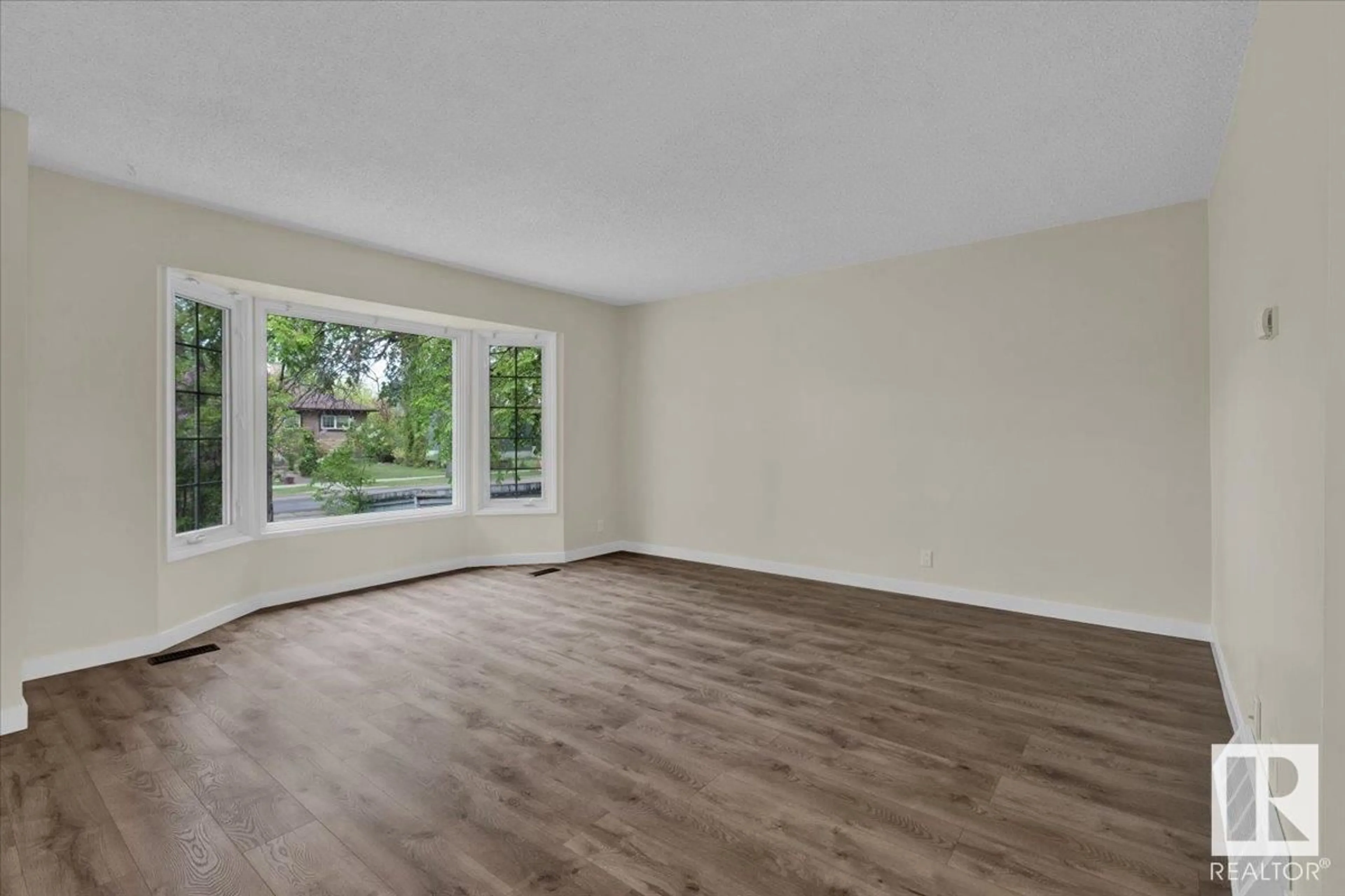 A pic of a room for 11725 125 ST, Edmonton Alberta T5M0N7