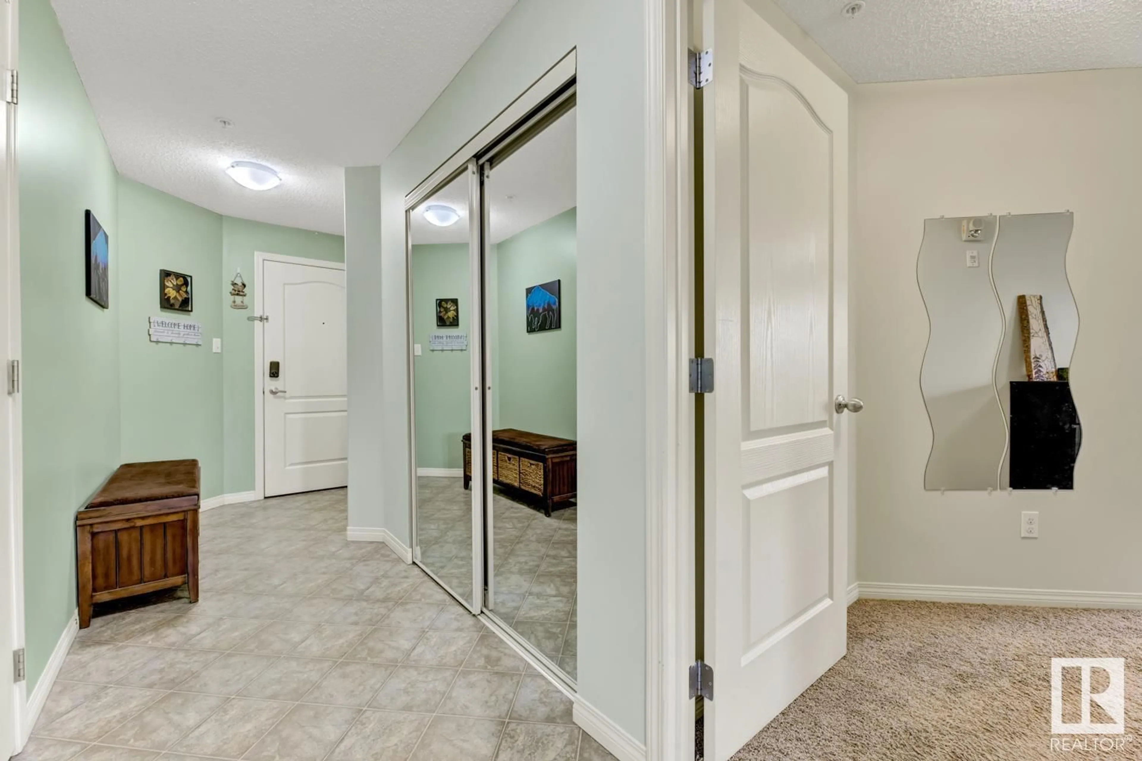 Indoor entryway for #207 - 1520 HAMMOND GATE, Edmonton Alberta T6M0J4