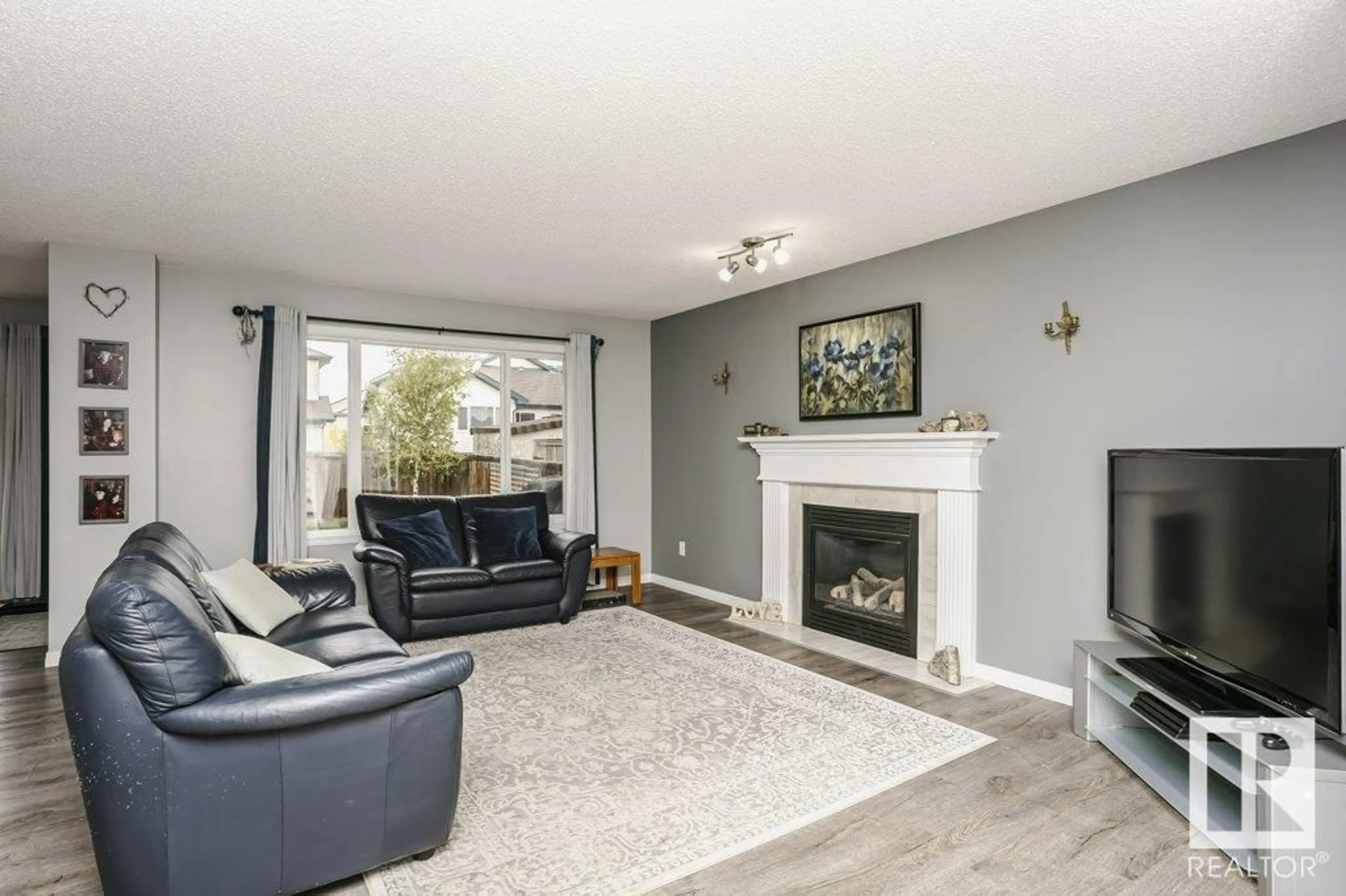 Living room with furniture, unknown for 26 NAVAJO LN, Fort Saskatchewan Alberta T8L0J6