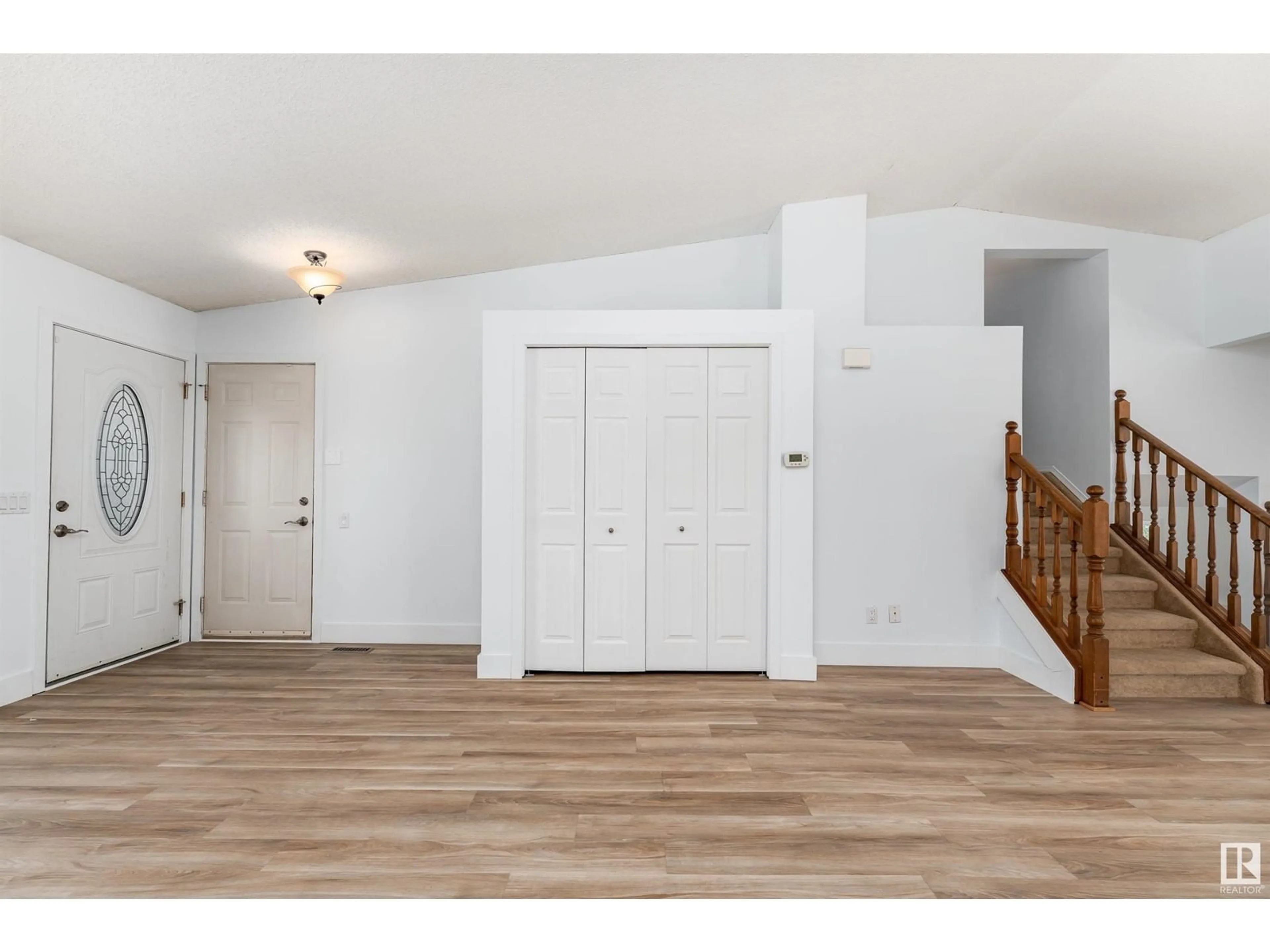 Indoor entryway for 4114 44 AV, Stony Plain Alberta T7Z1K3