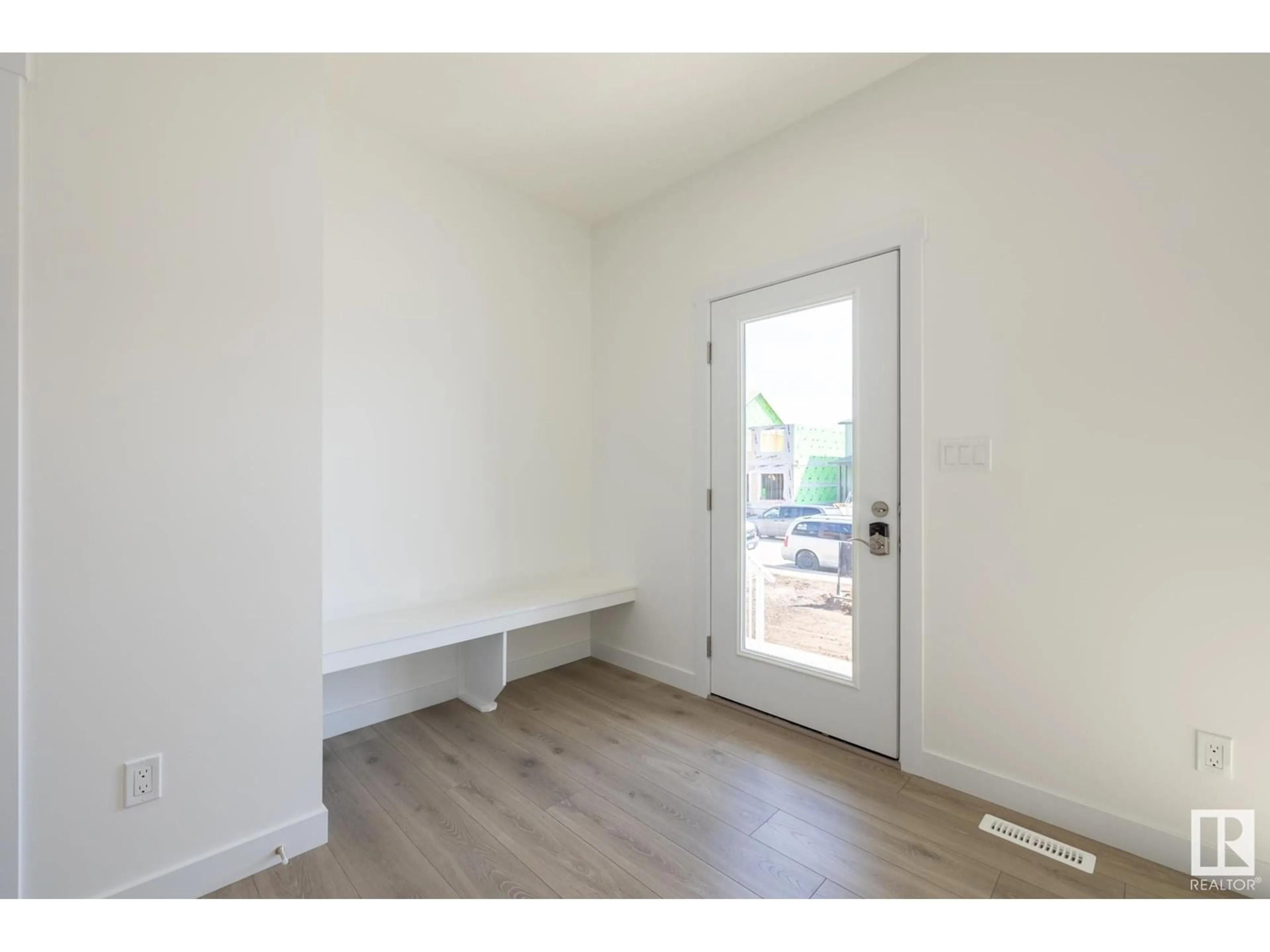 Indoor entryway for 63 COVELL CM, Spruce Grove Alberta T7X0Y7
