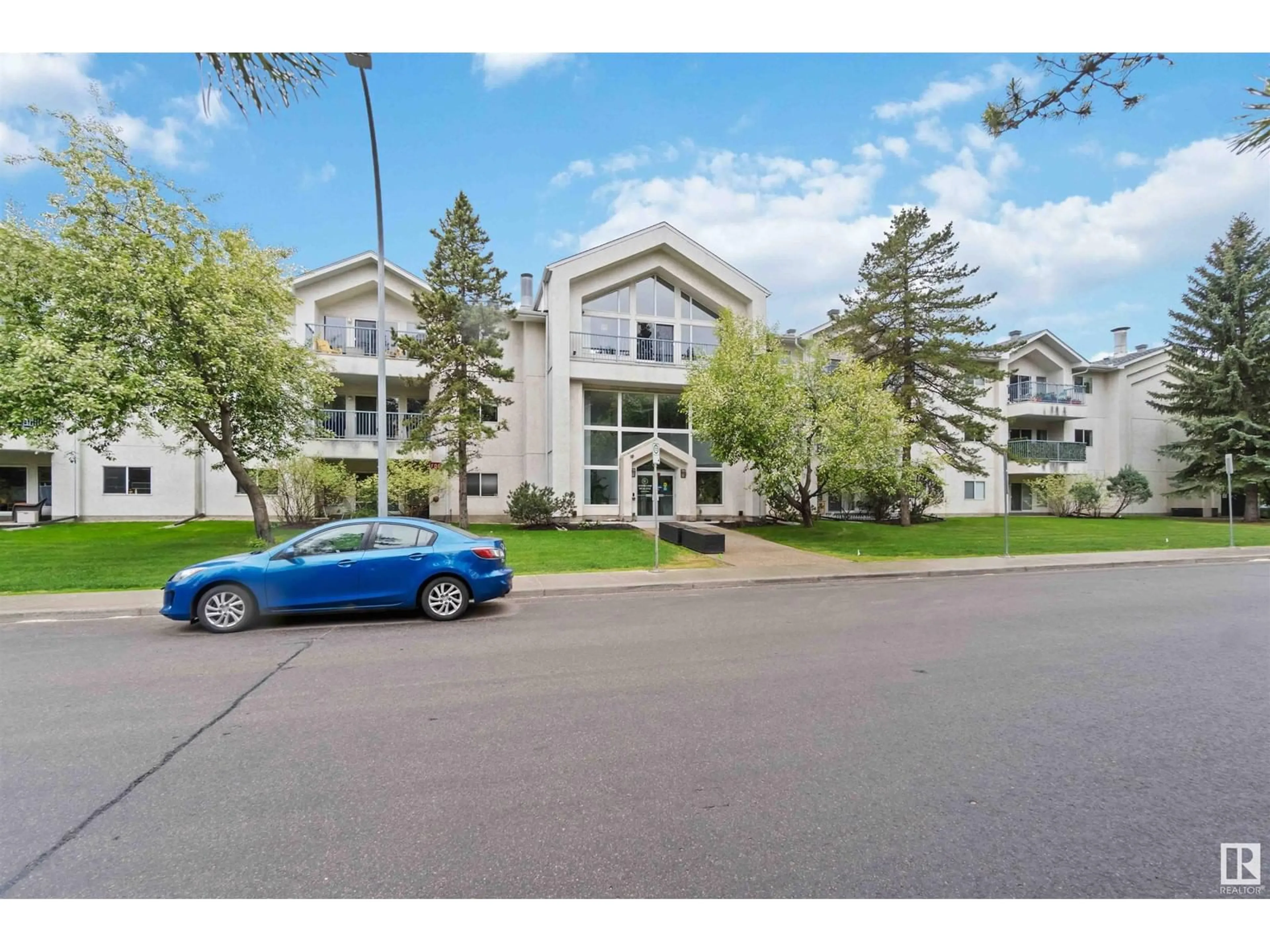 A pic from outside/outdoor area/front of a property/back of a property/a pic from drone, street for 204 - 11915 106 AV, Edmonton Alberta T5H0S2