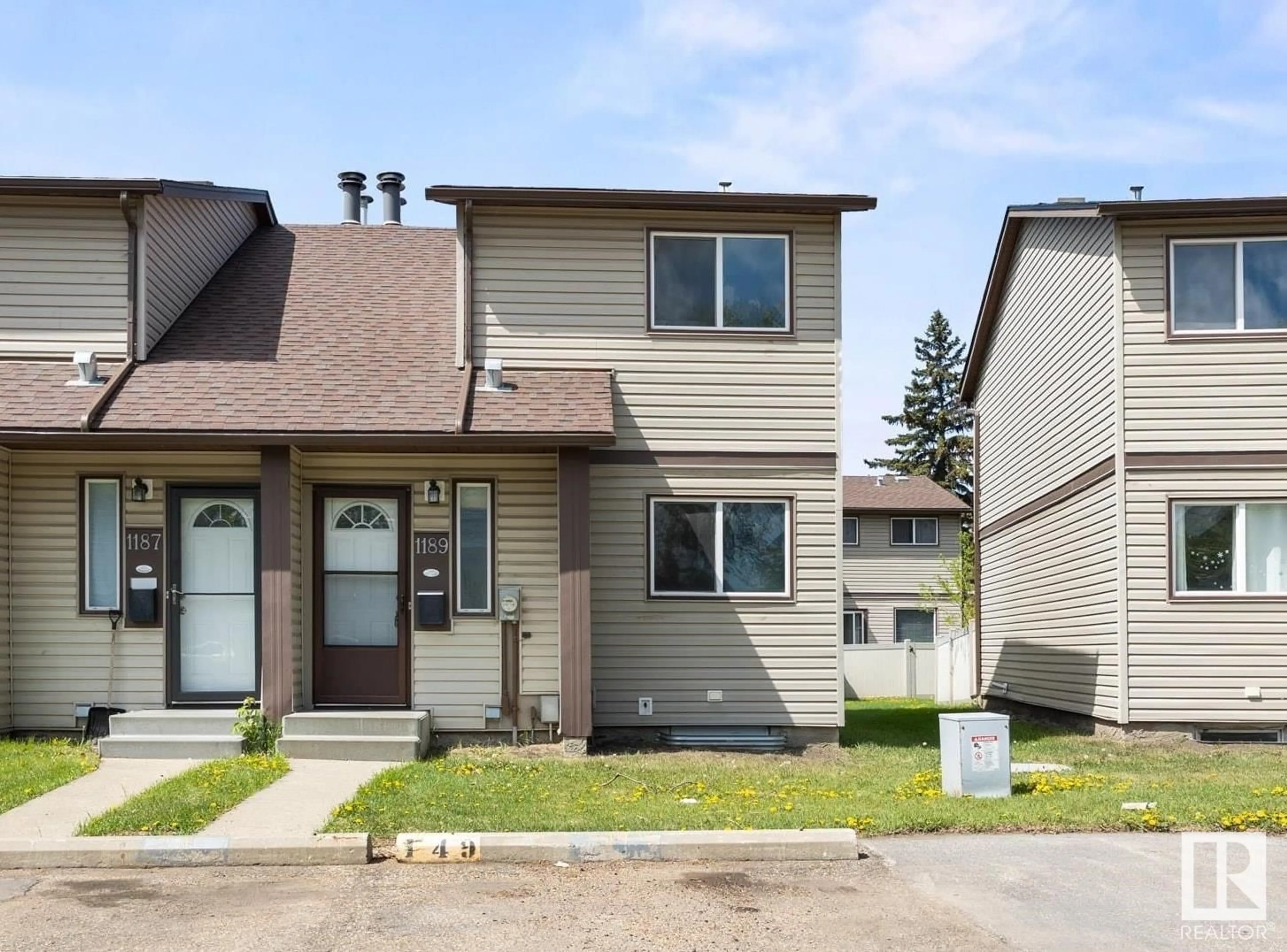 Home with vinyl exterior material, street for 1189 HOOKE RD, Edmonton Alberta T5A4A5