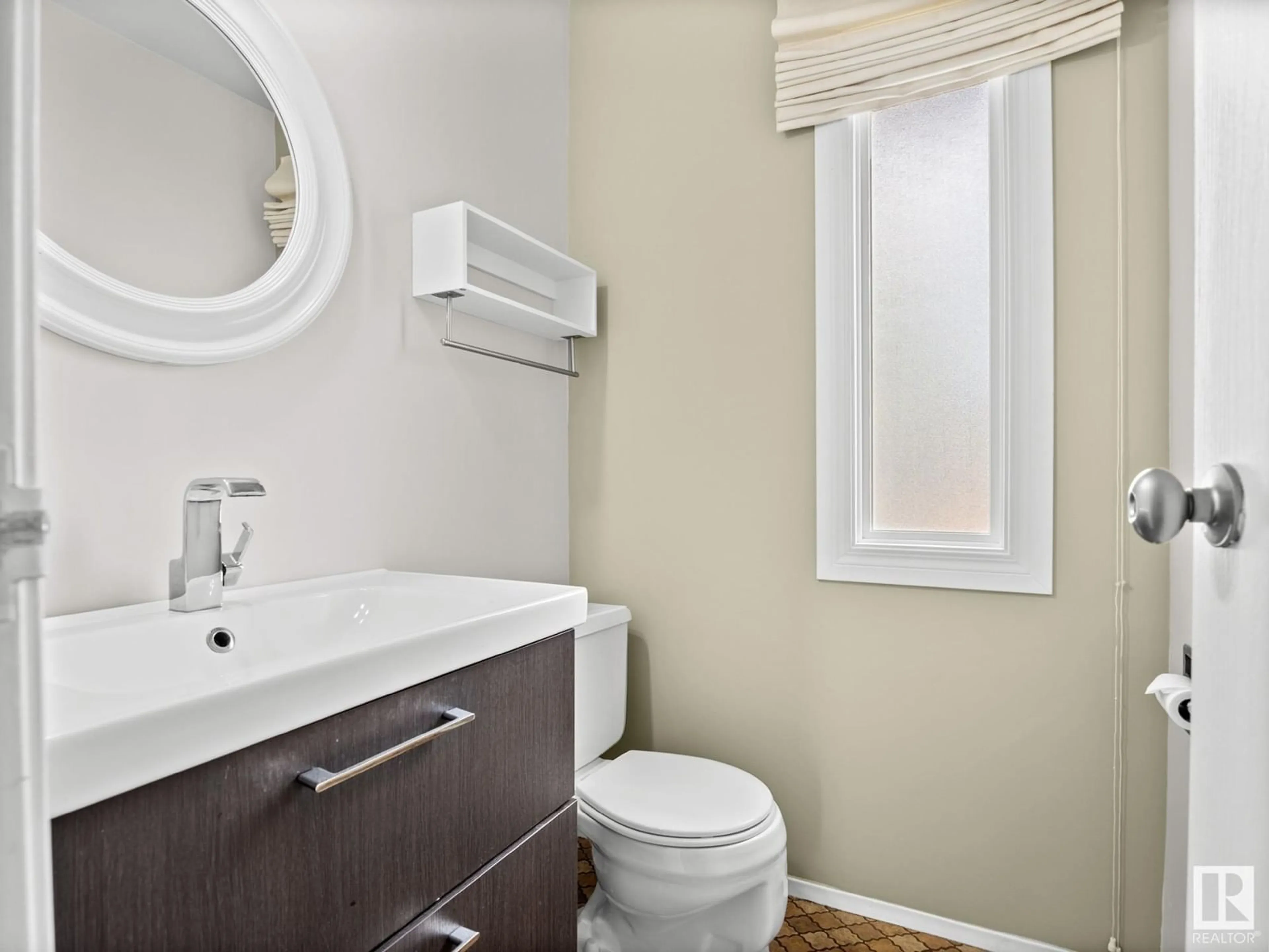 Standard bathroom, ceramic/tile floor for 1189 HOOKE RD, Edmonton Alberta T5A4A5